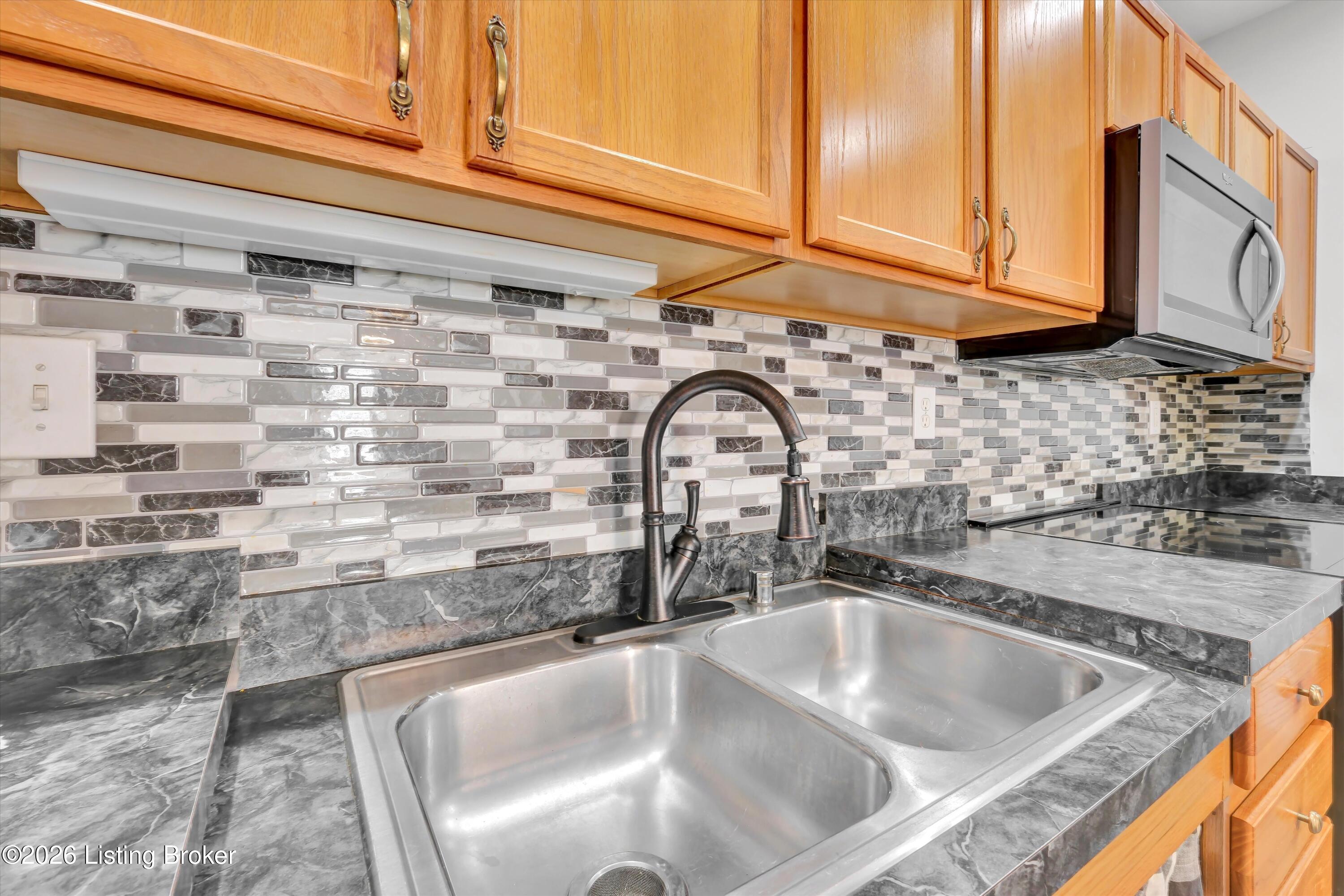 339 S Dorsey Ln Property Photo 3
