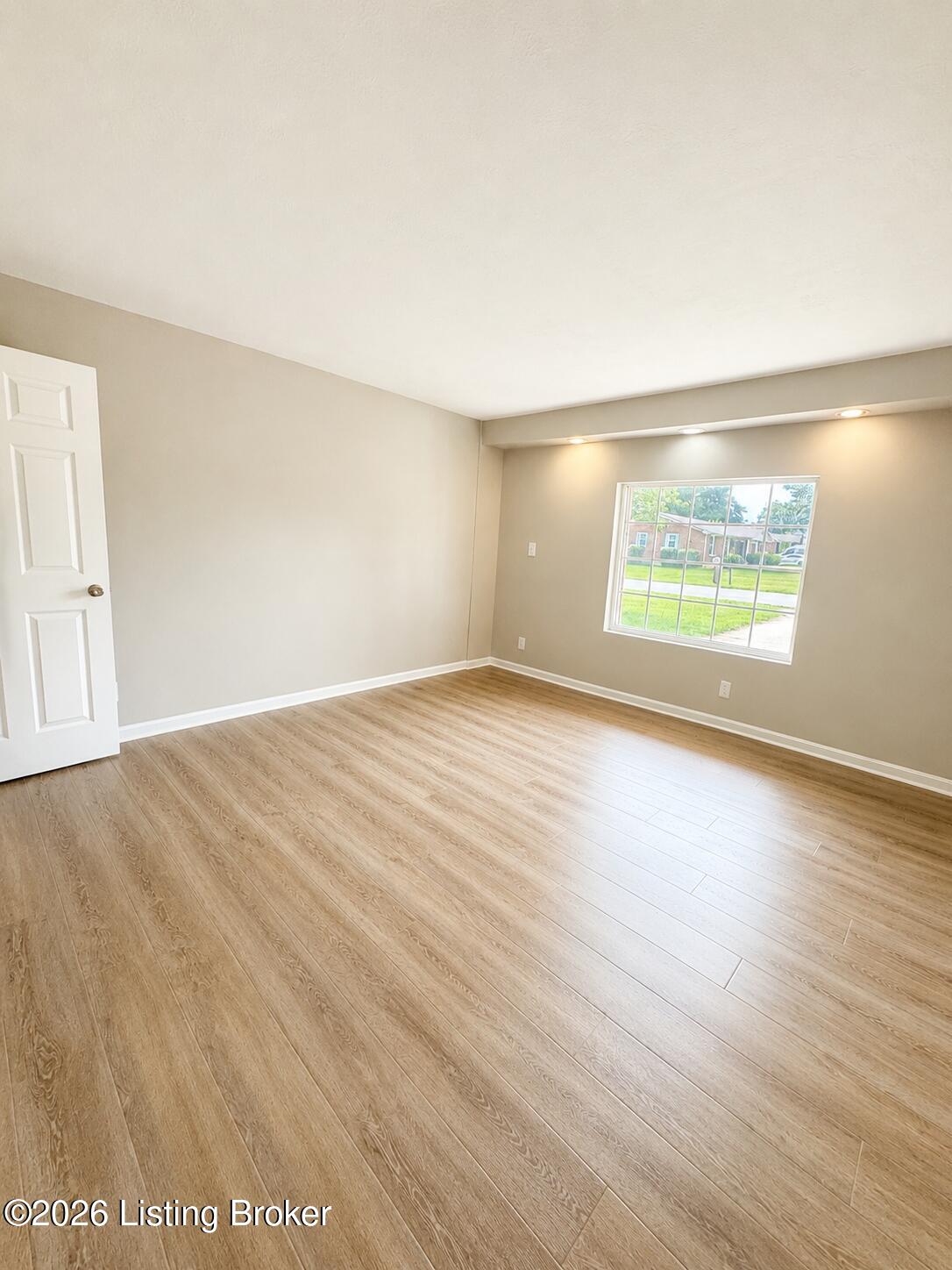 219 Saint Thomas Ct Property Photo 9