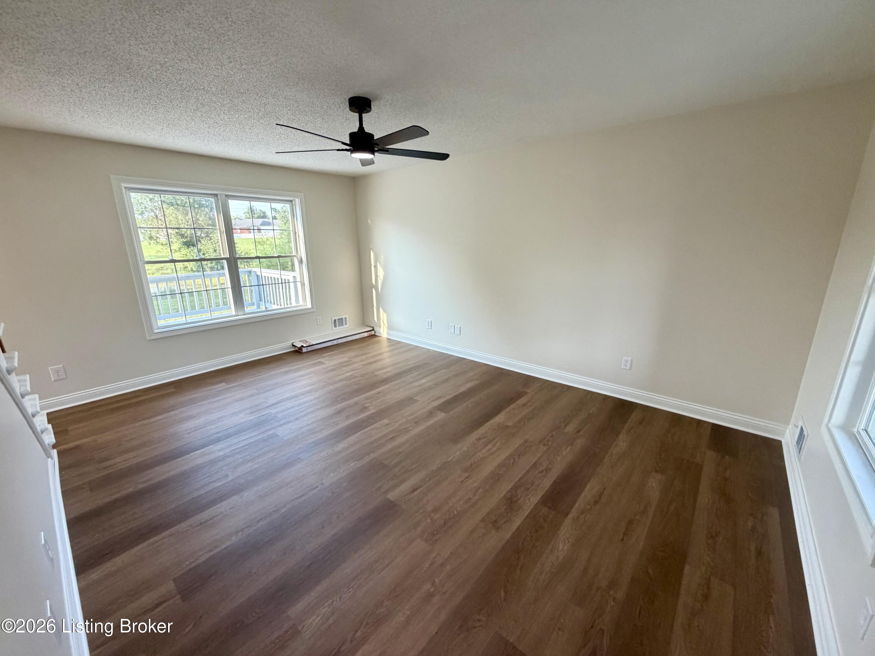 129 Willow Ct Property Photo 5