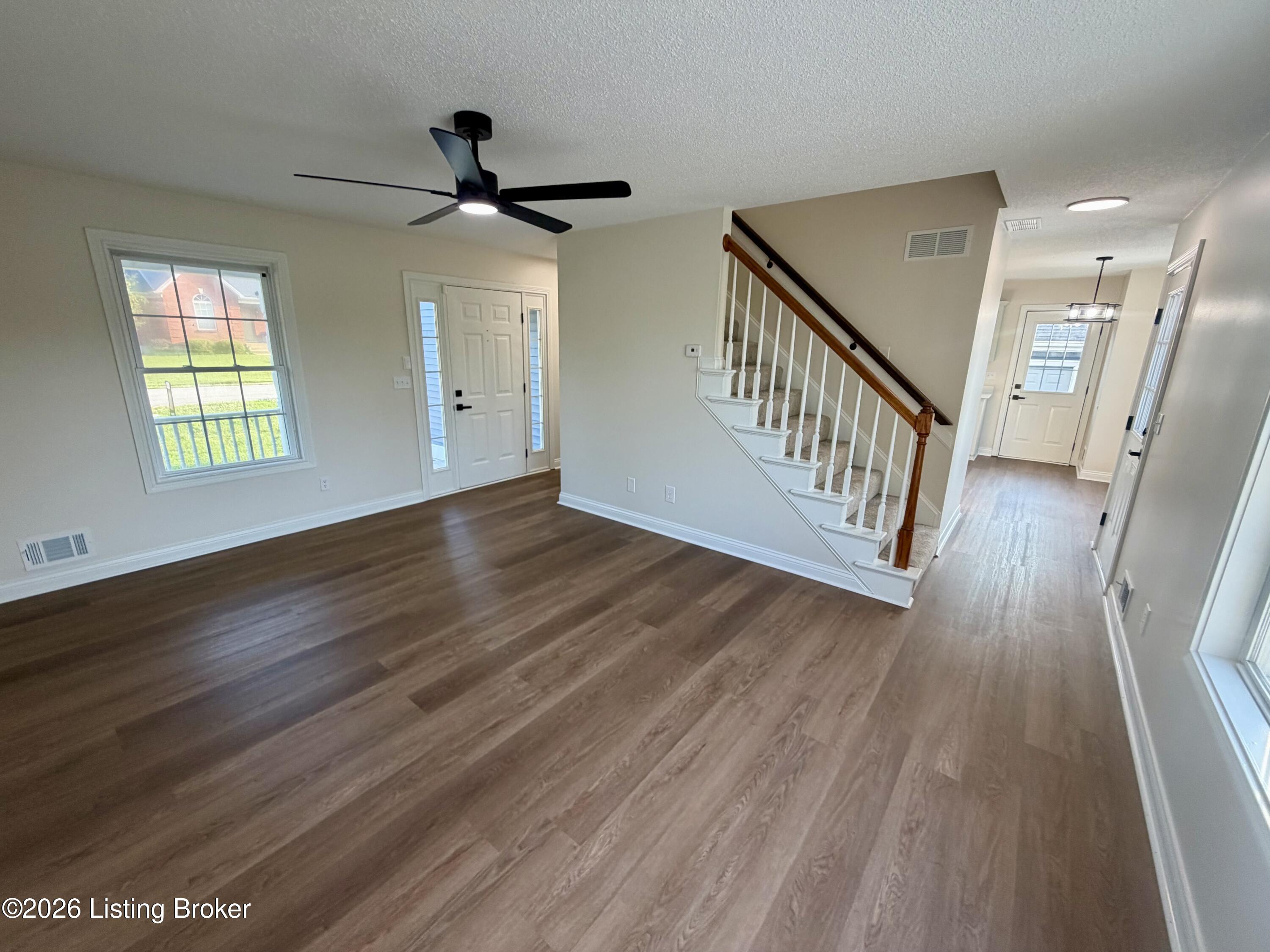 129 Willow Ct Property Photo 6