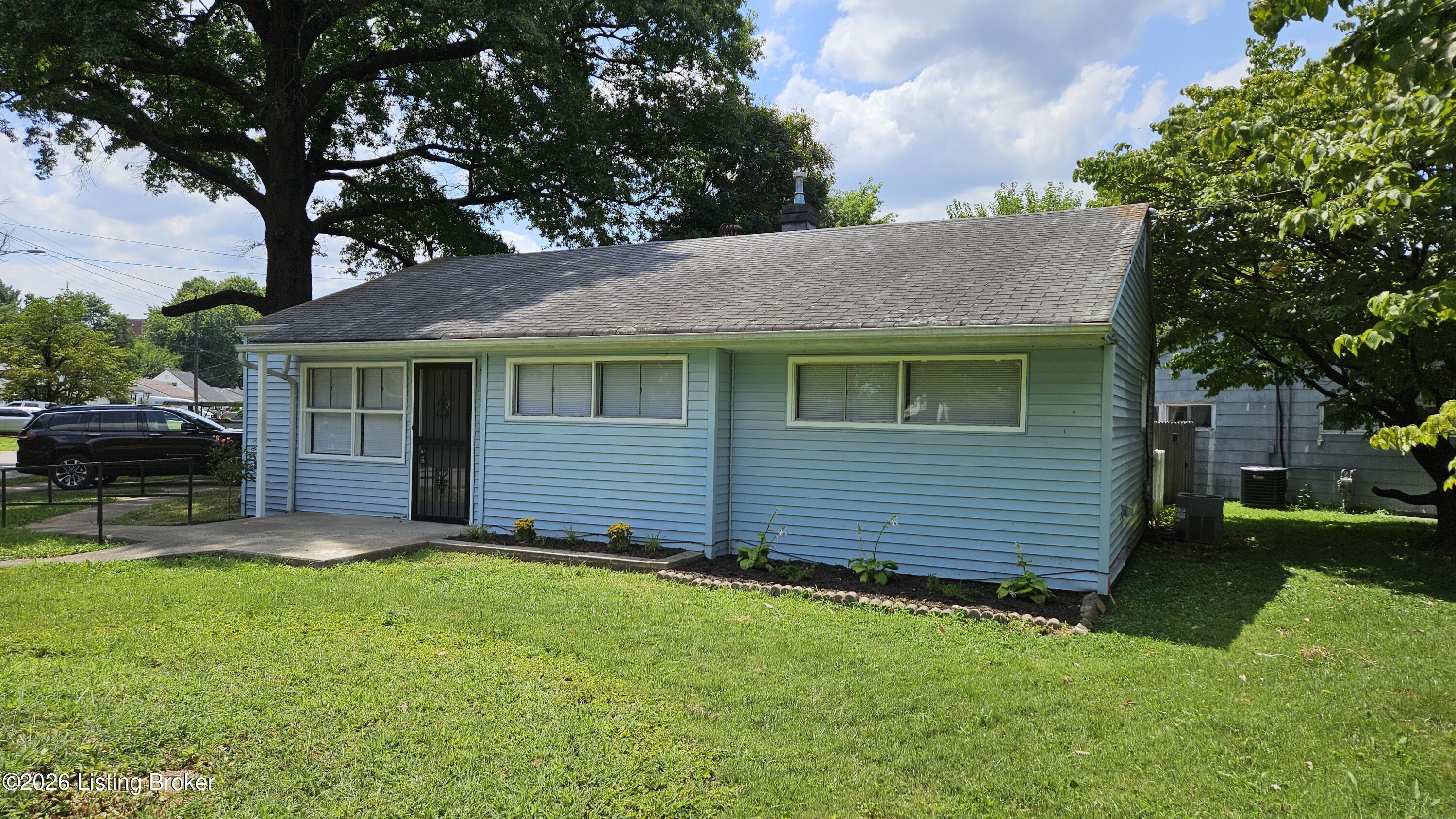 2935 Garey Ln Property Photo 2