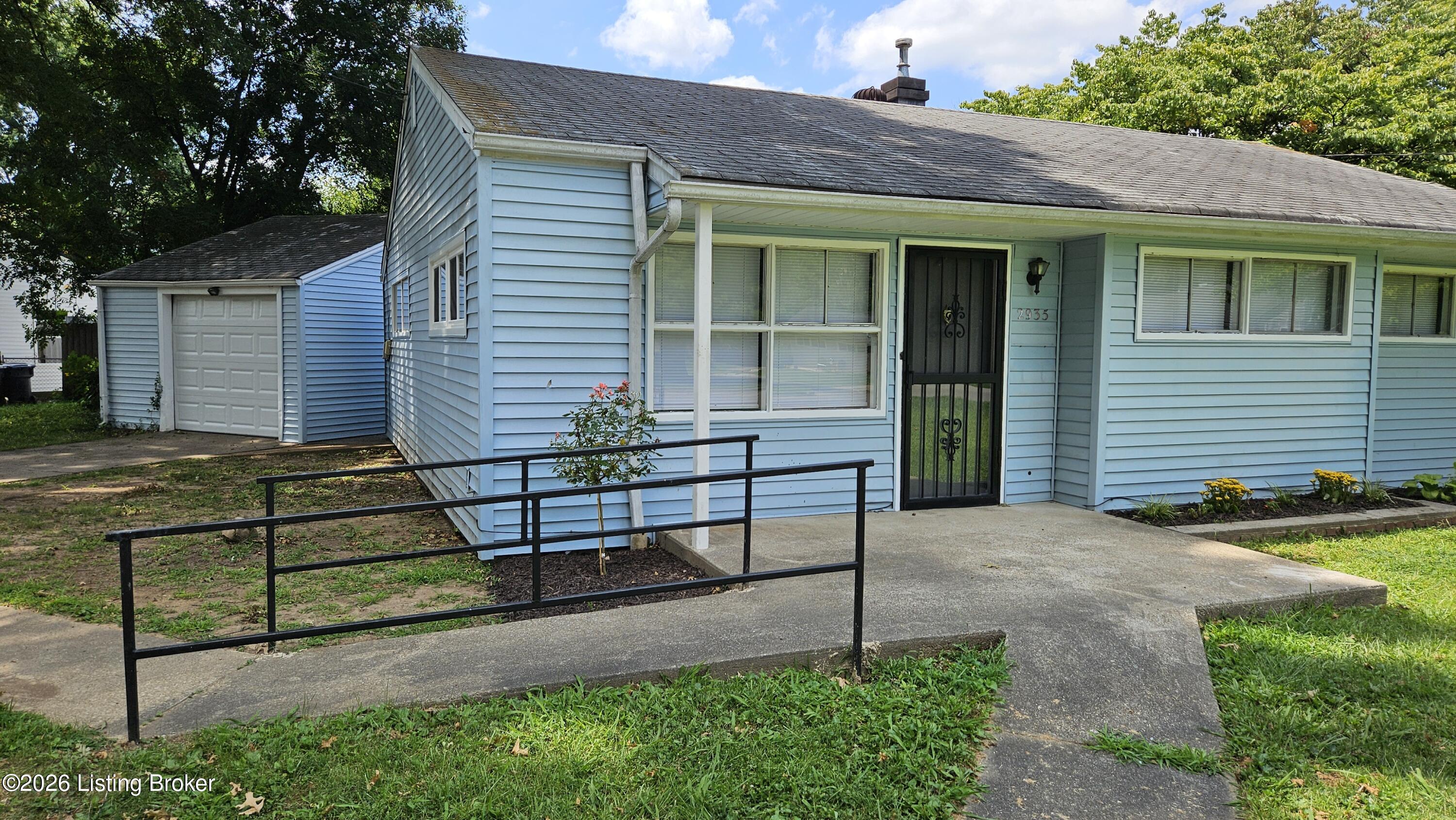 2935 Garey Ln Property Photo 6