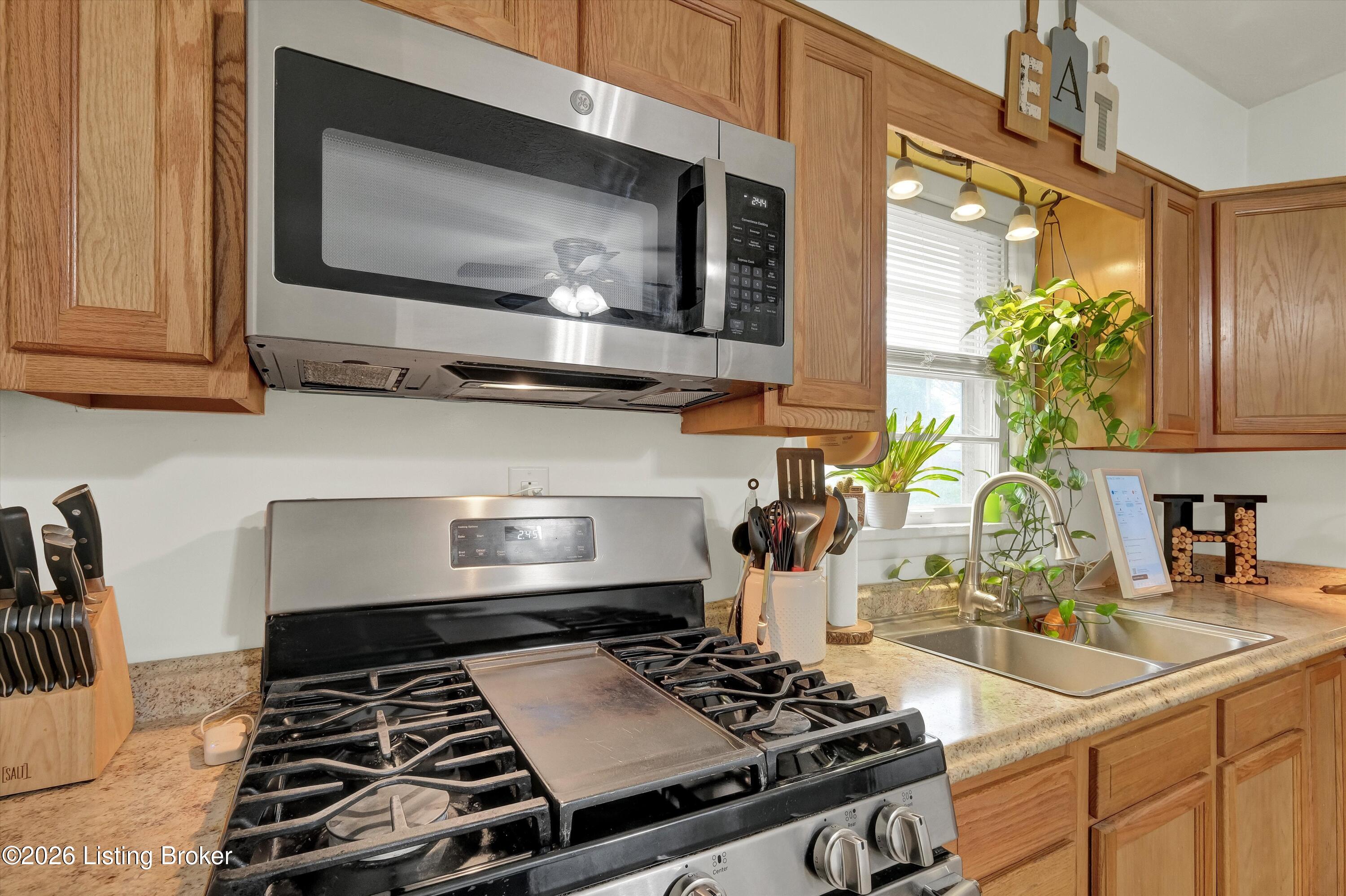 1924 White Oak Ln Property Photo 13