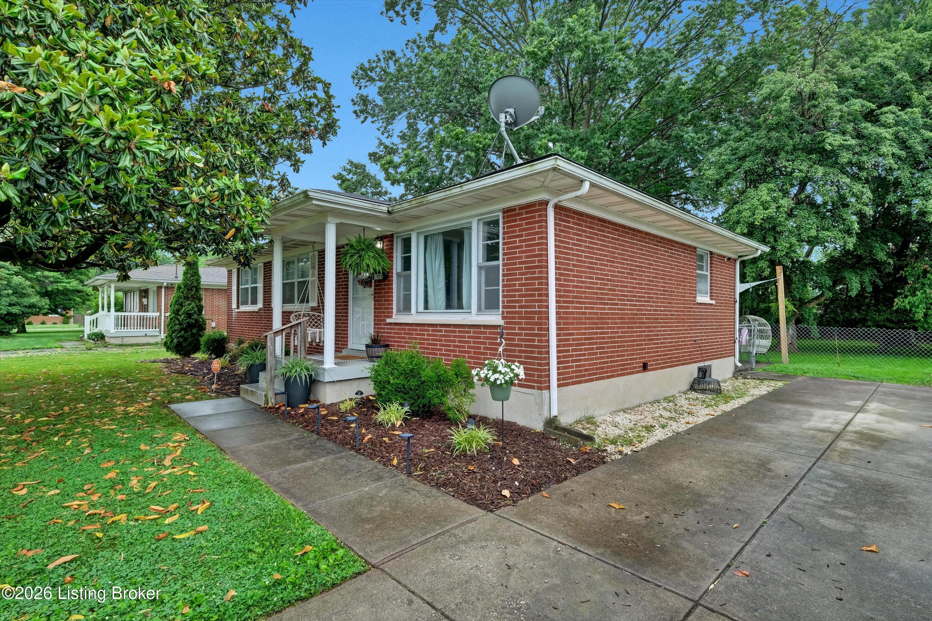 1924 White Oak Ln Property Photo 36