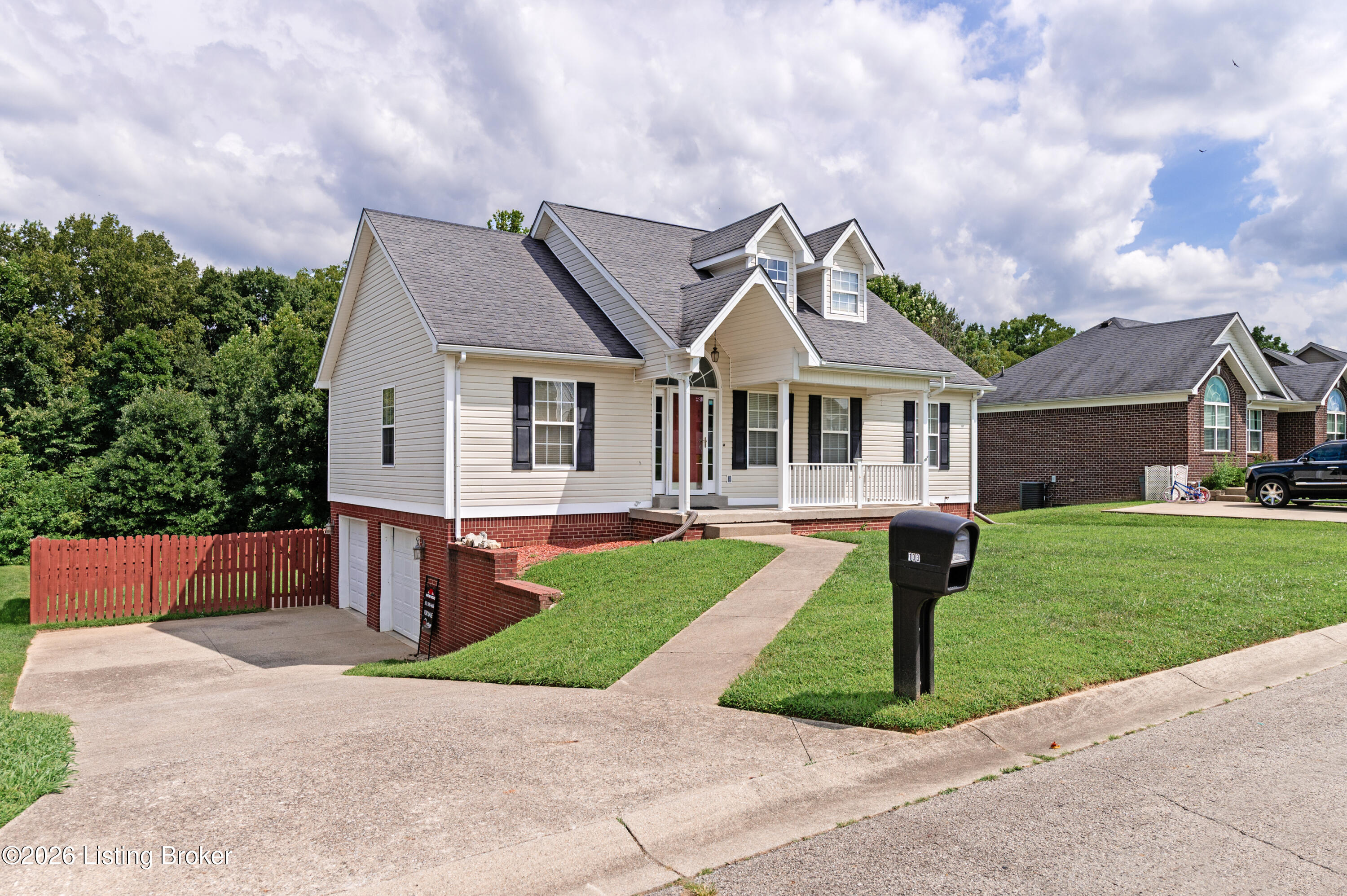 133 Tulip Dr Property Photo 3