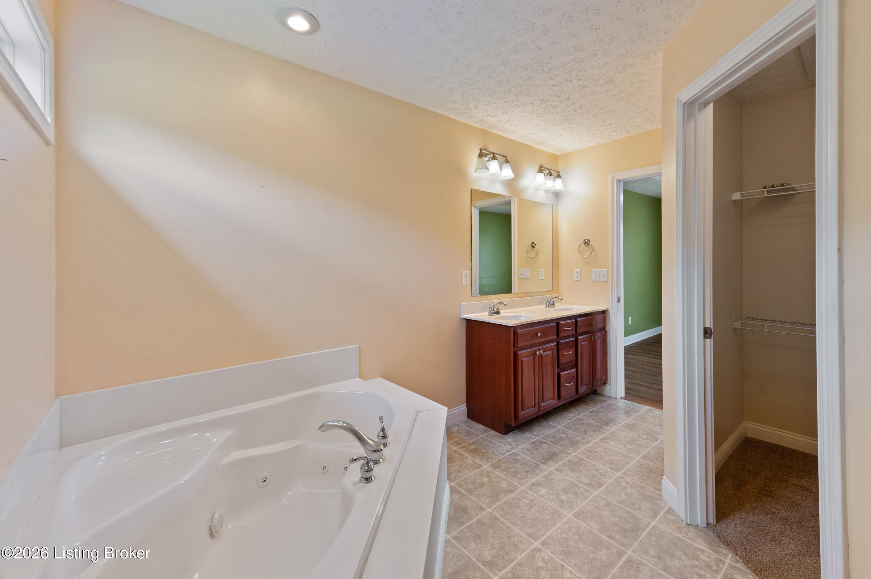 133 Tulip Dr Property Photo 25