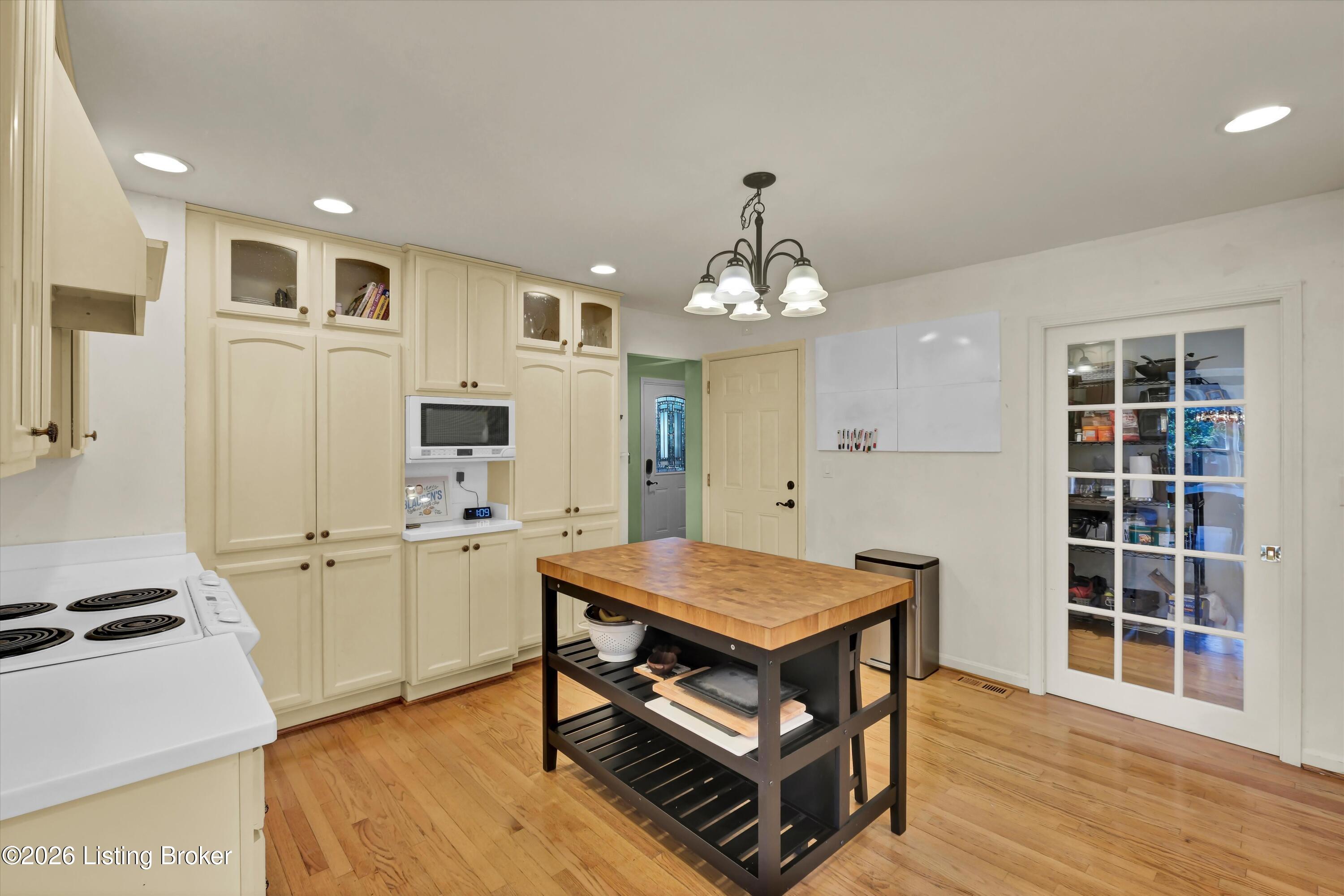 802 Foxgate Rd Property Photo 17