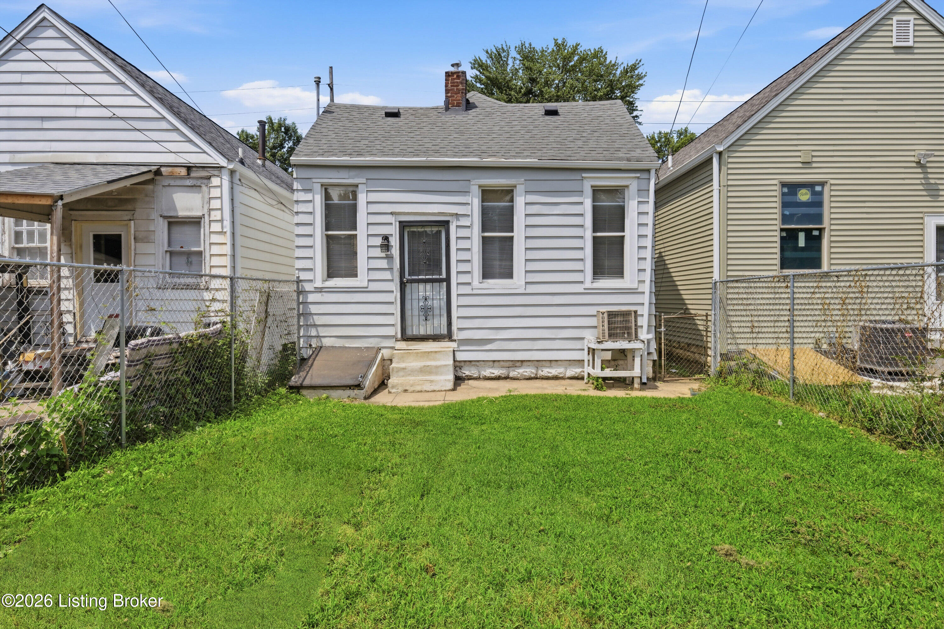 1431 S Floyd St Property Photo 20