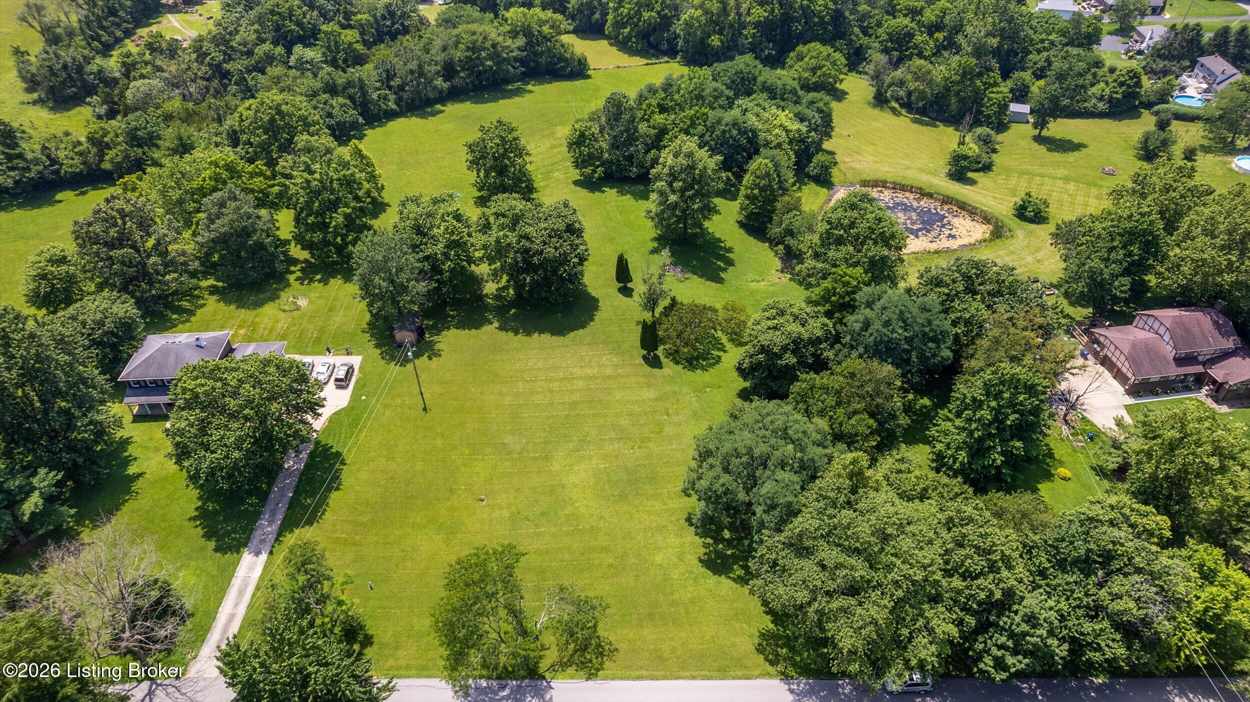 3820 Carriage Hill Dr Property Photo 4