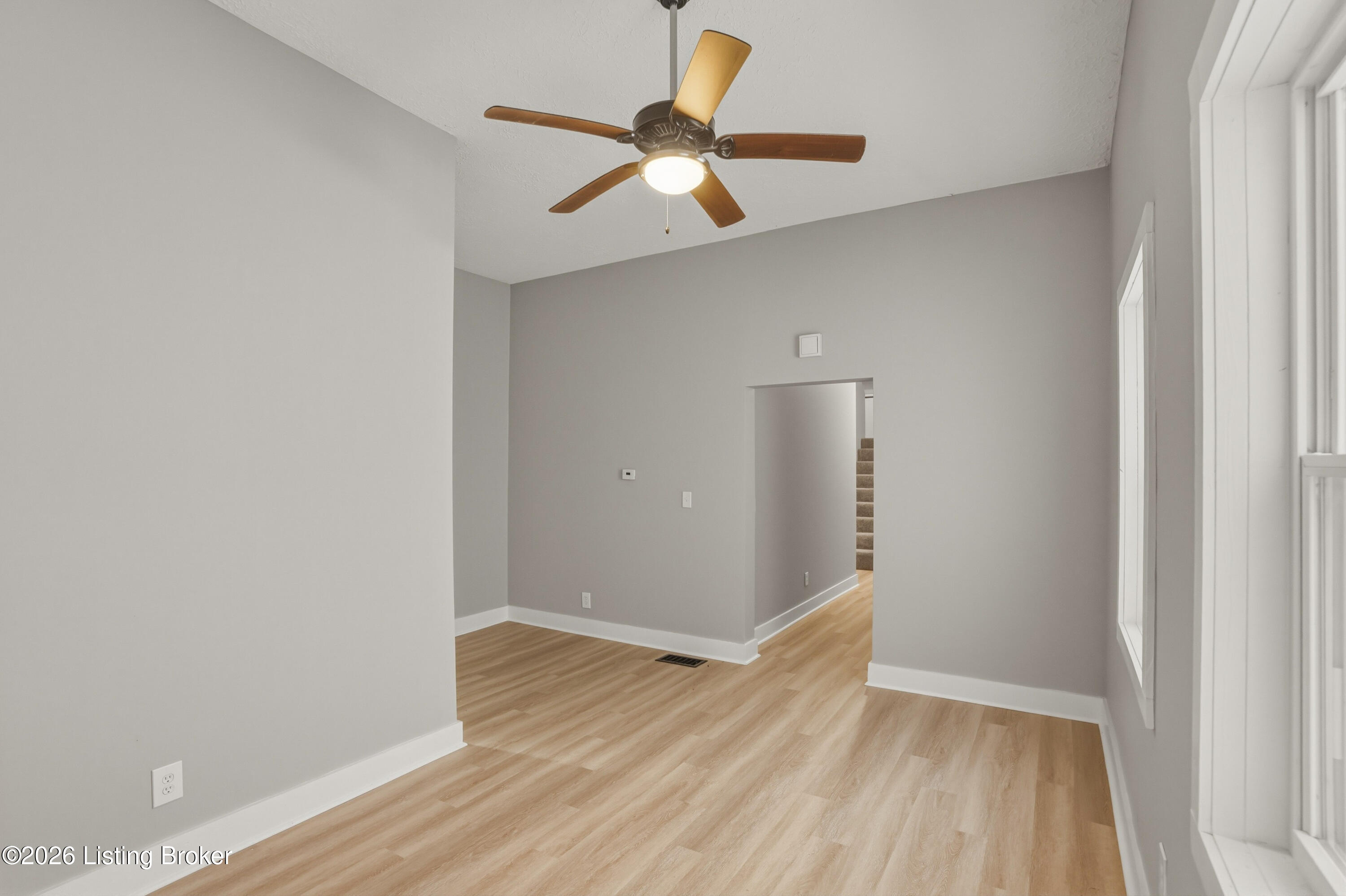 626 E Ormsby Ave Property Photo 3