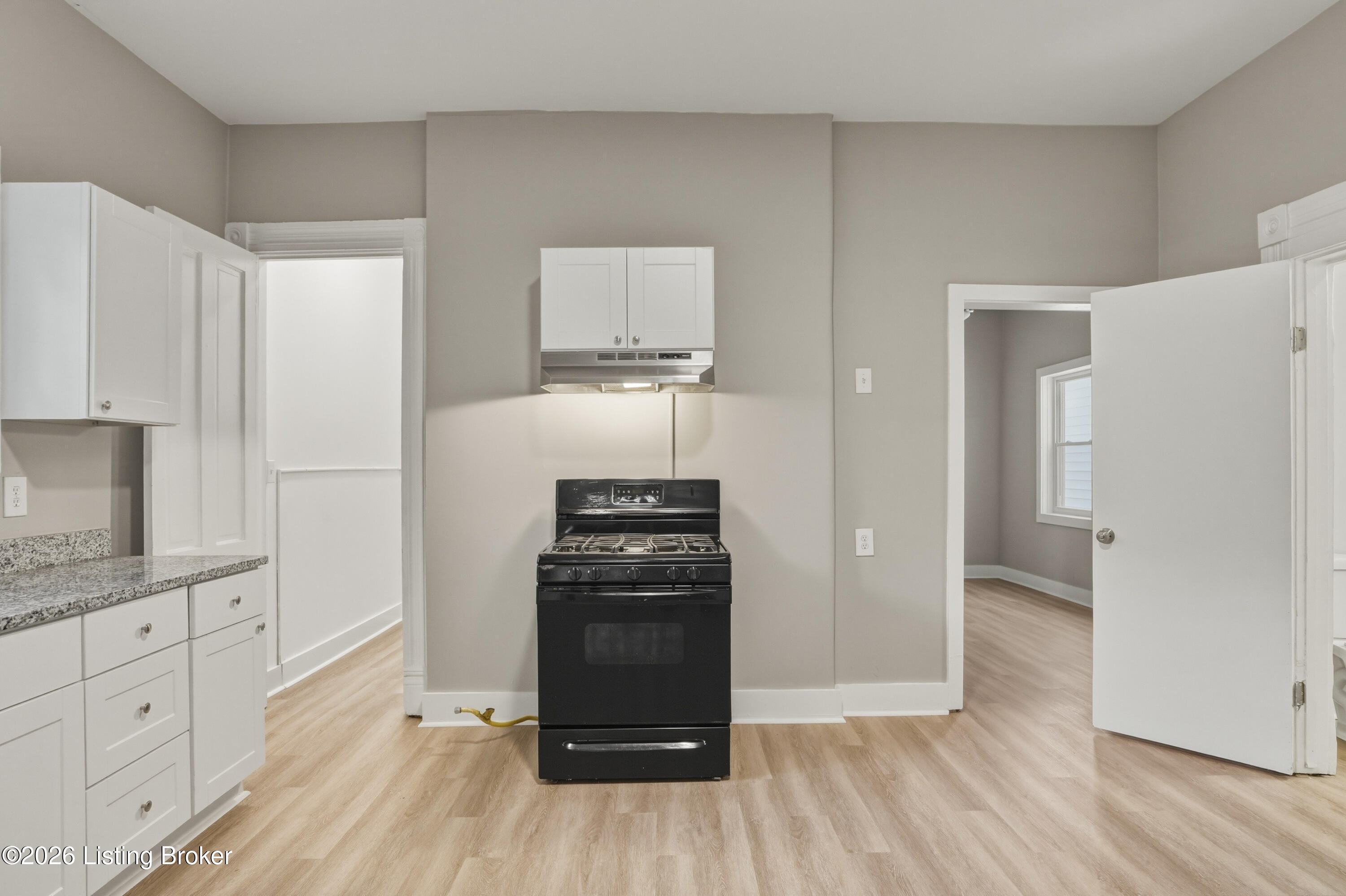 626 E Ormsby Ave Property Photo 9