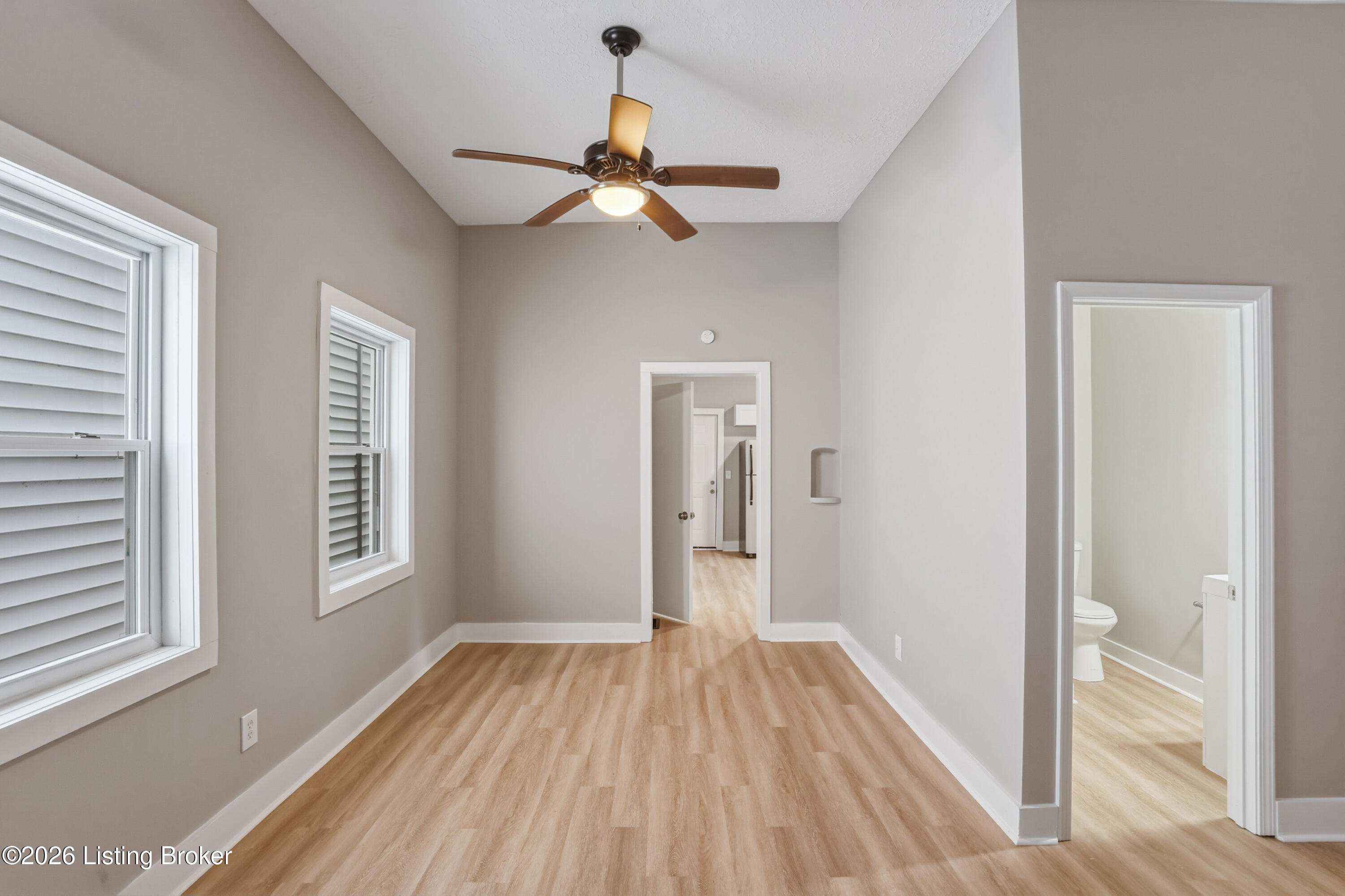626 E Ormsby Ave Property Photo 11