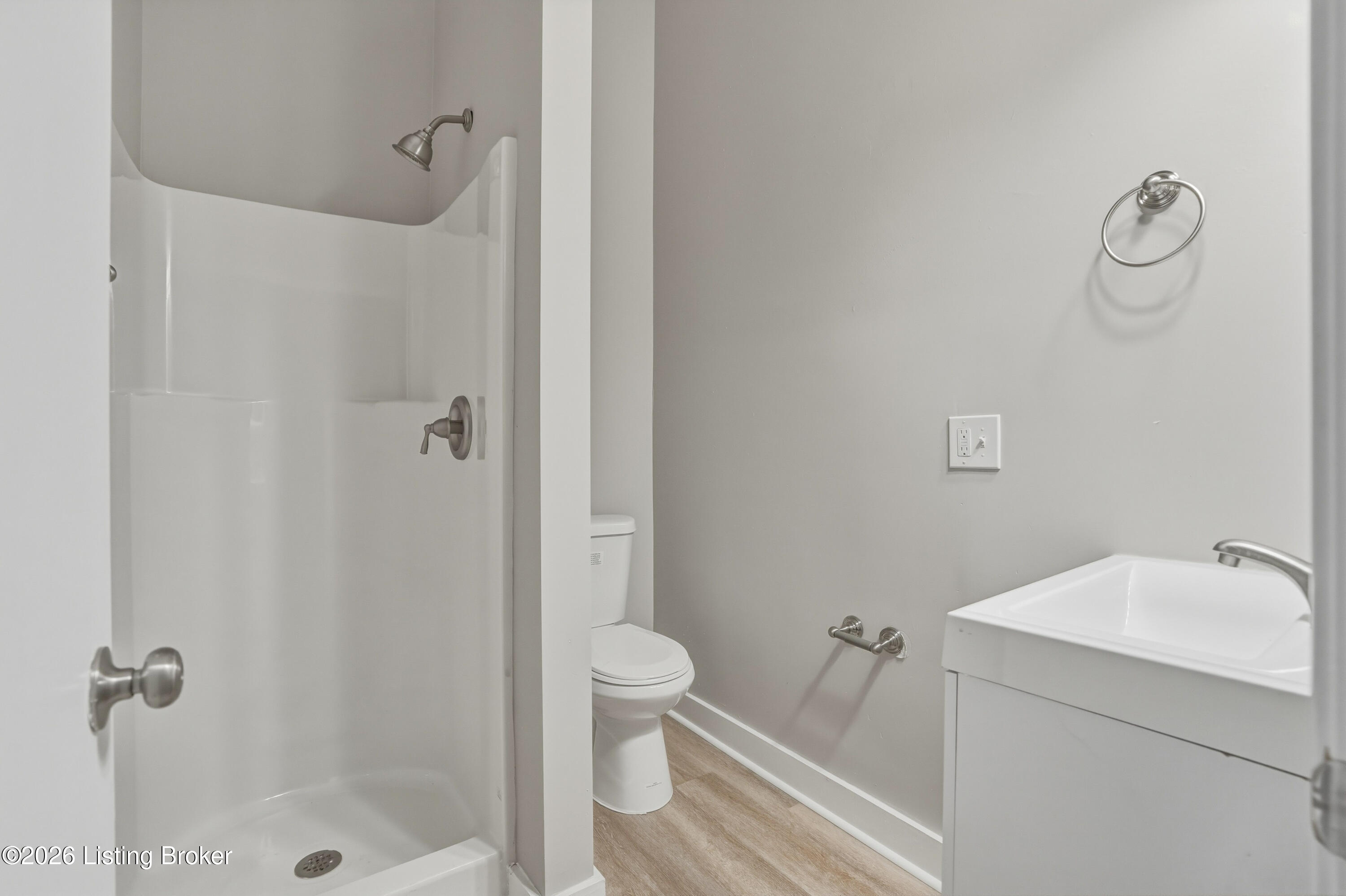 626 E Ormsby Ave Property Photo 16