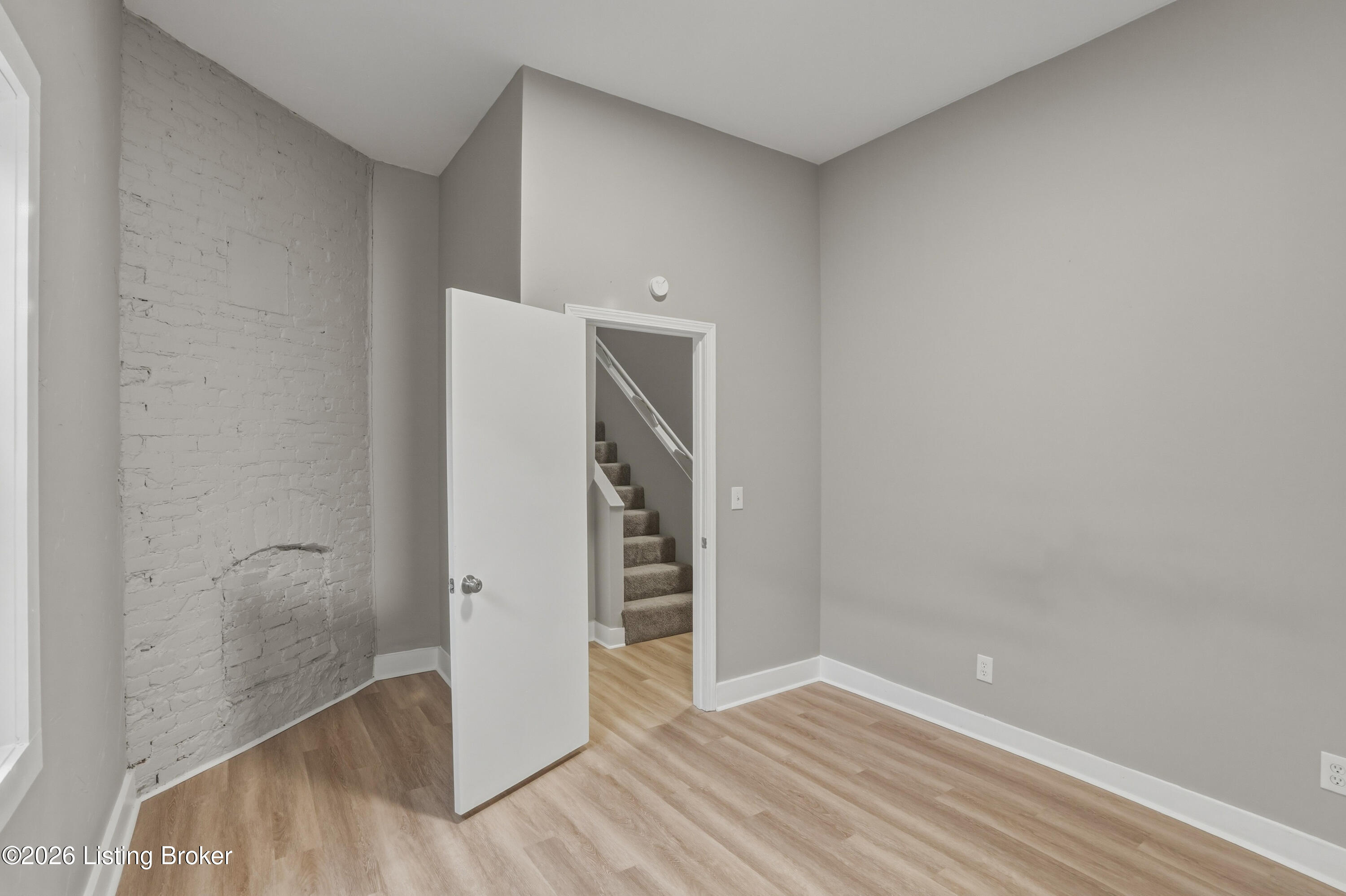 626 E Ormsby Ave Property Photo 20