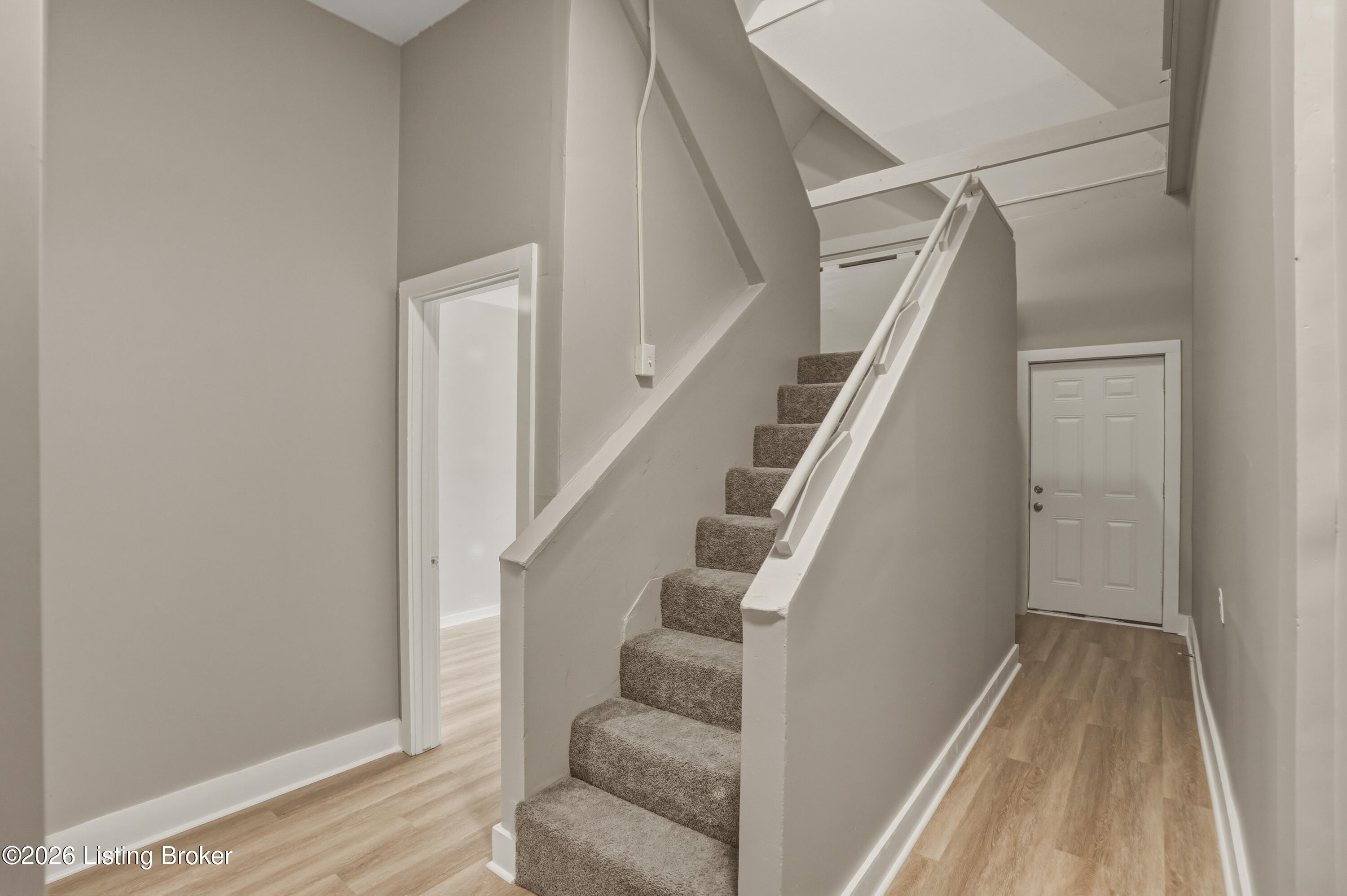626 E Ormsby Ave Property Photo 21