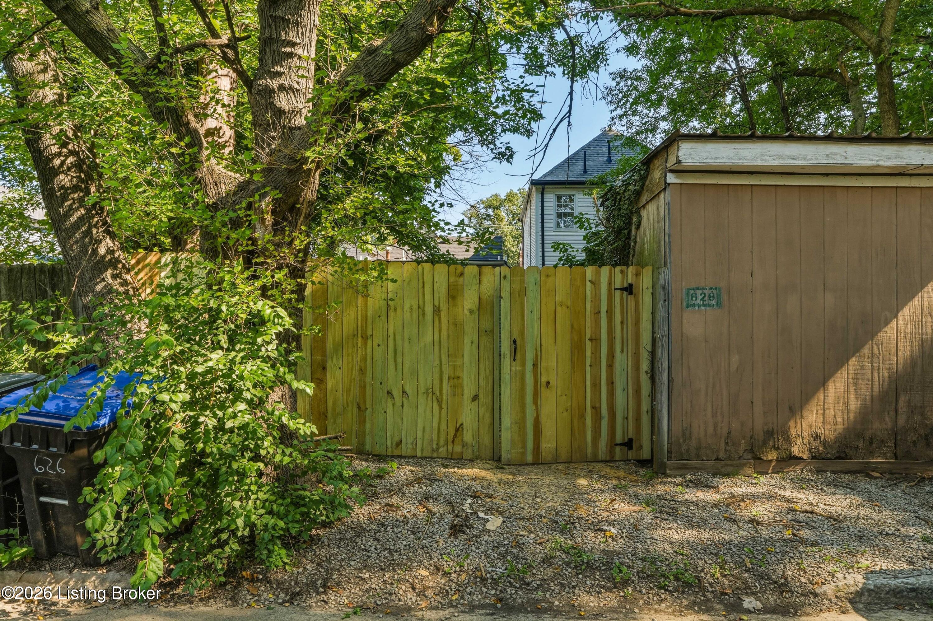 626 E Ormsby Ave Property Photo 29