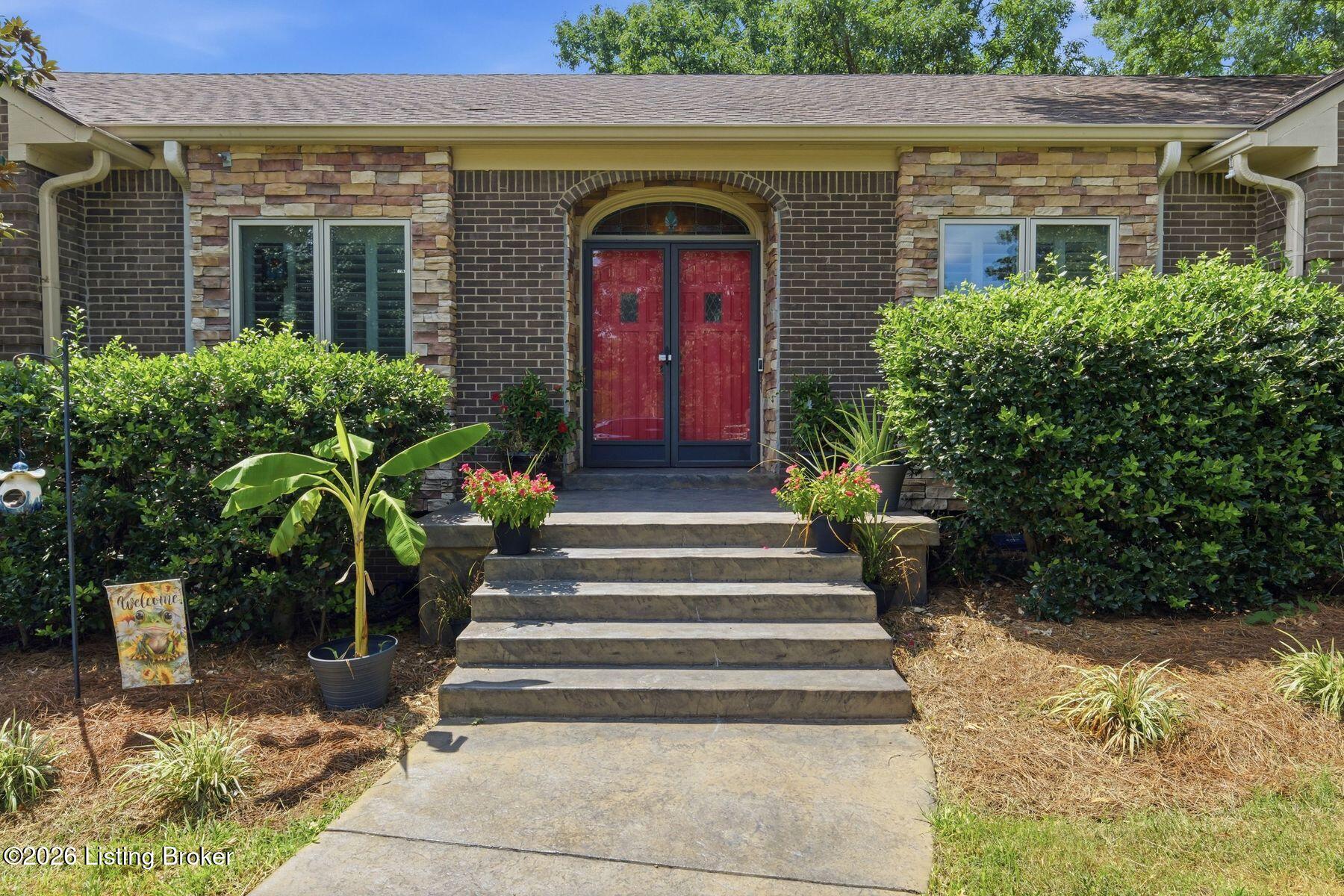4319 Comanche Trail Property Photo 3