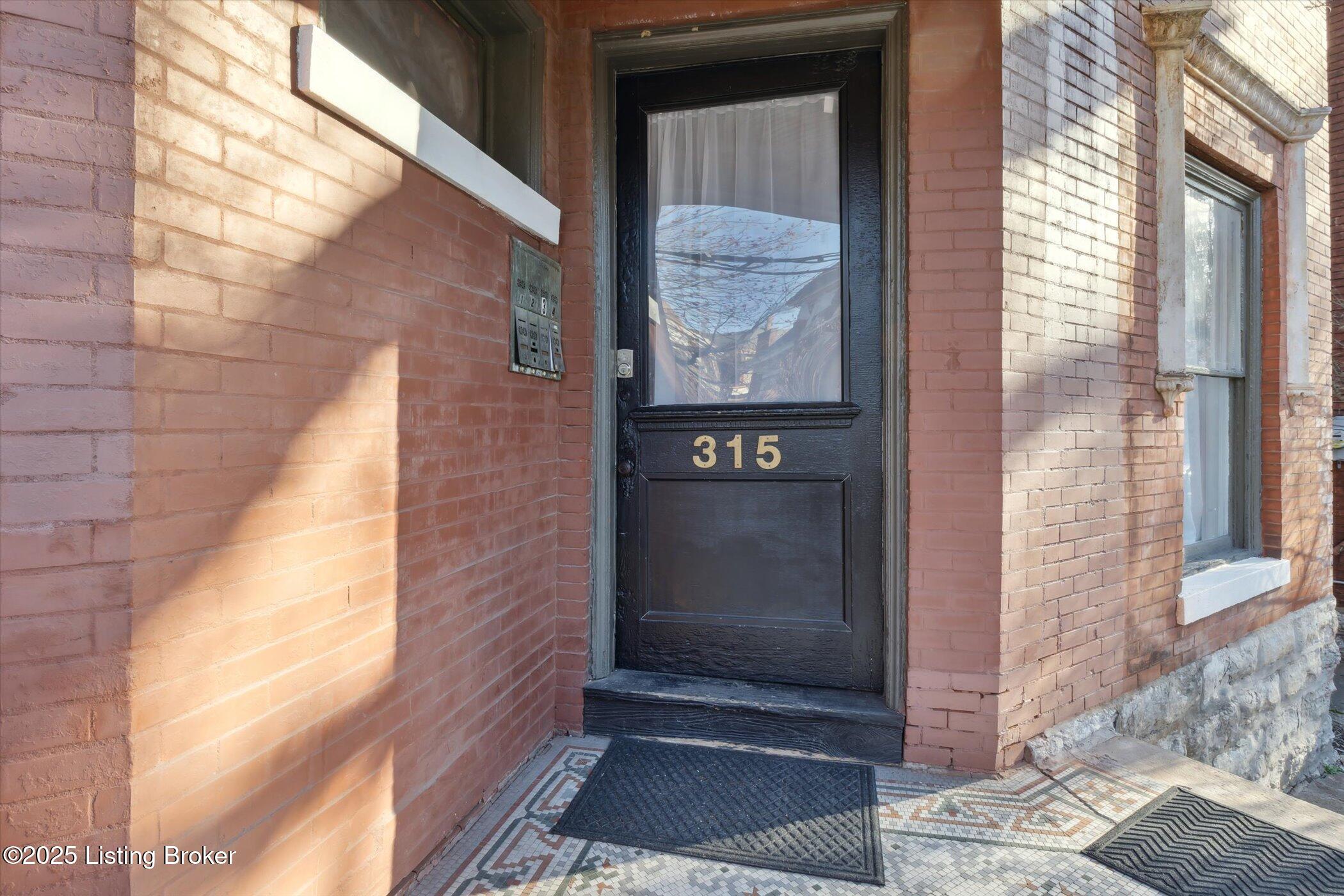 315 W Lee St Property Photo 5