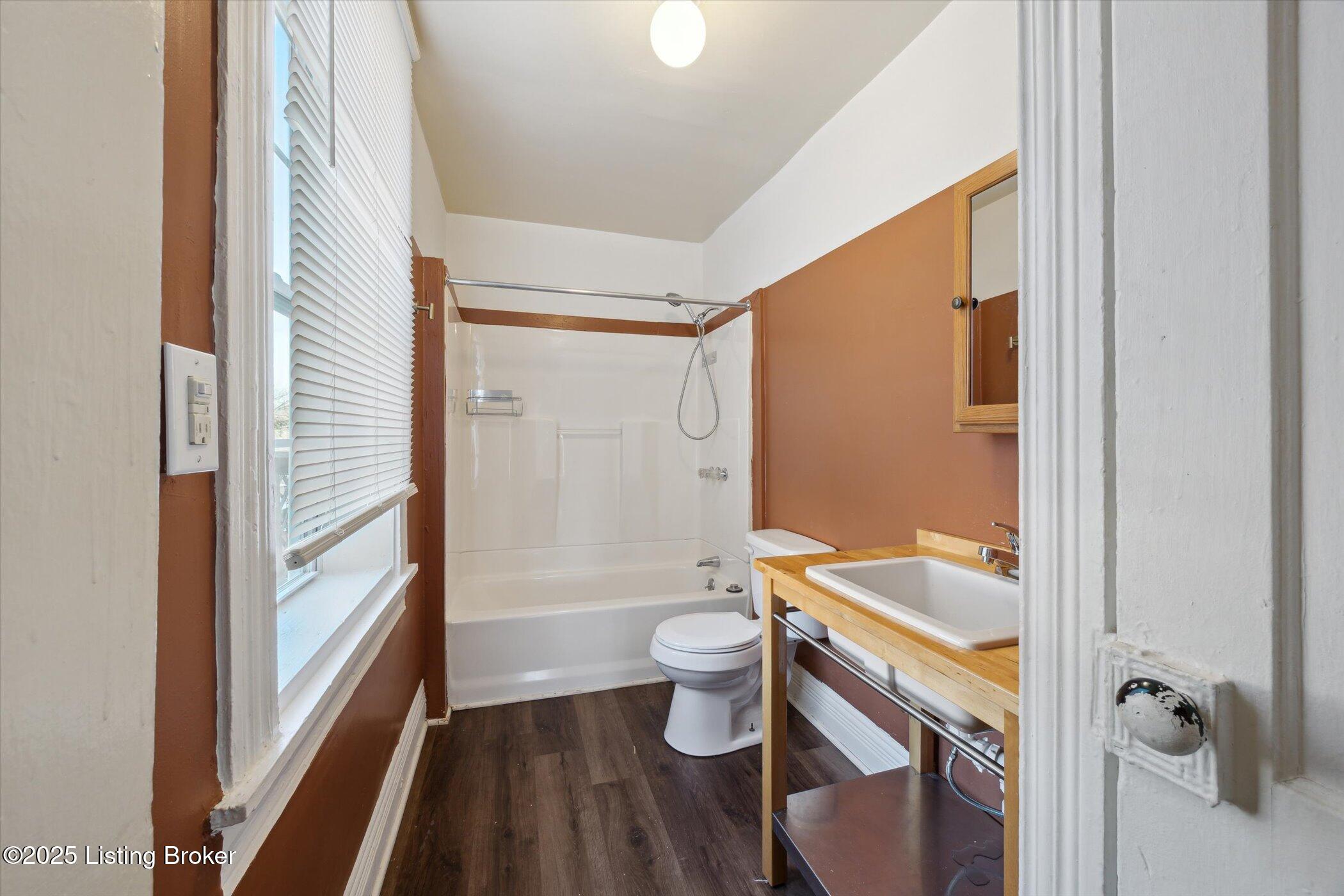 315 W Lee St Property Photo 17