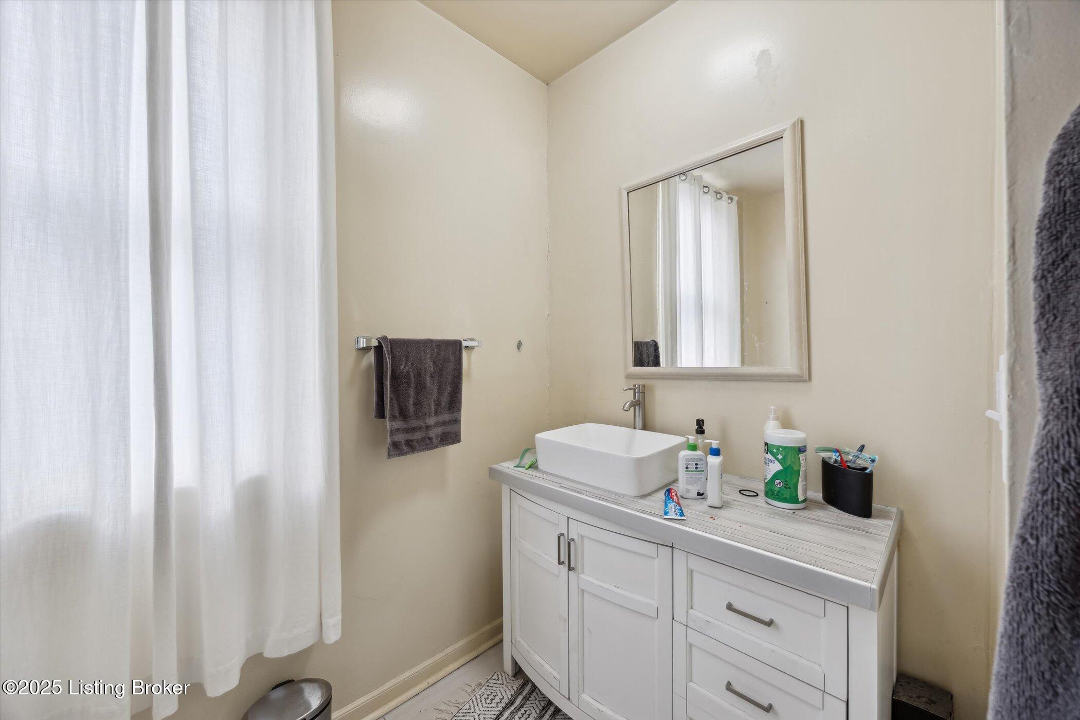 315 W Lee St Property Photo 53