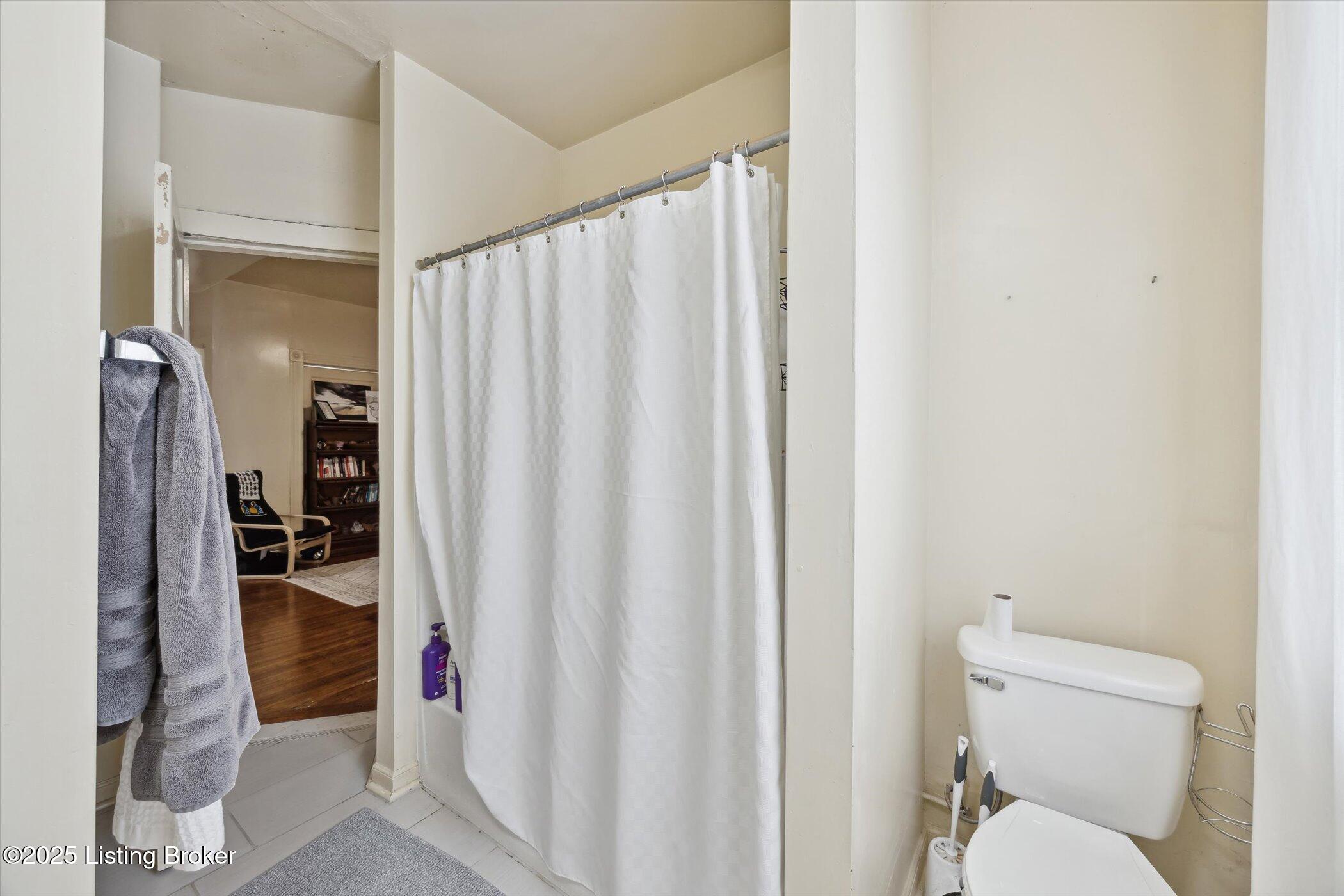 315 W Lee St Property Photo 54