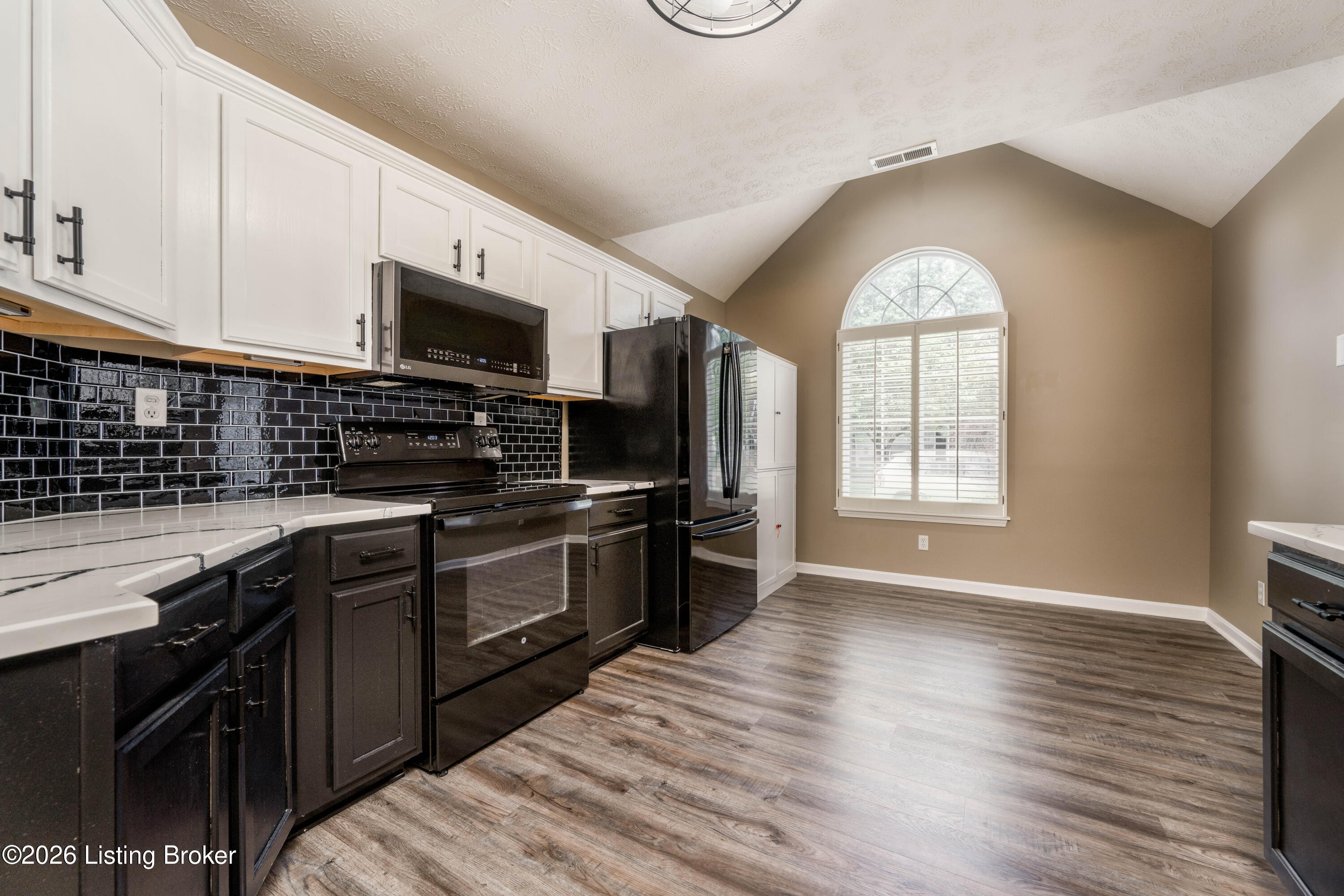 10602 Avenel Ct Property Photo 6