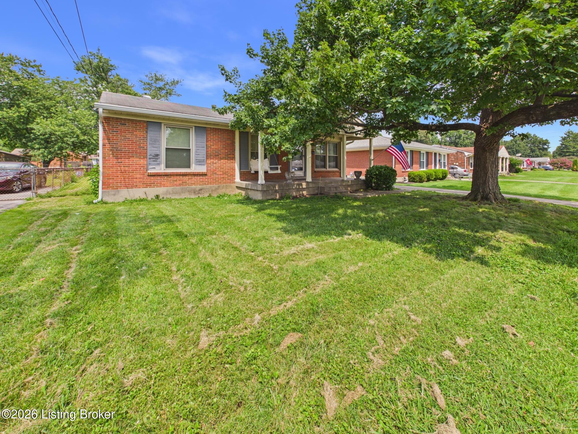 5718 Elmer Ln Property Photo 2