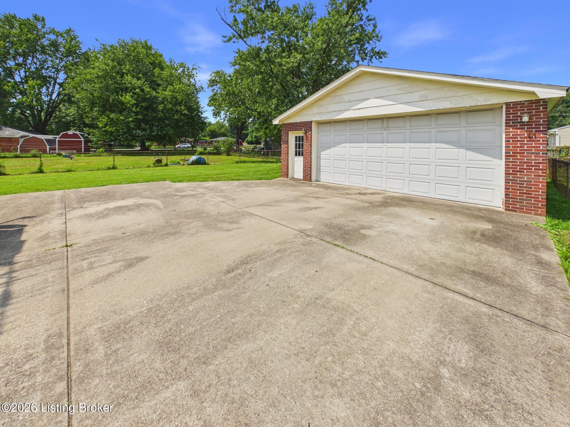 5718 Elmer Ln Property Photo 6