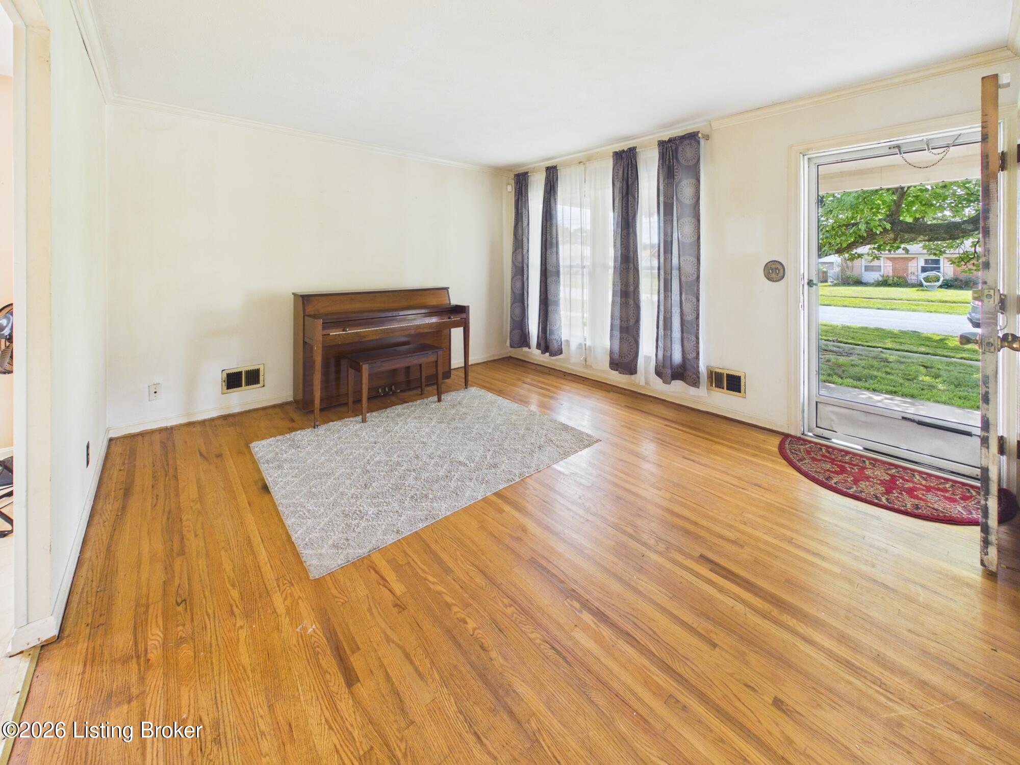 5718 Elmer Ln Property Photo 8