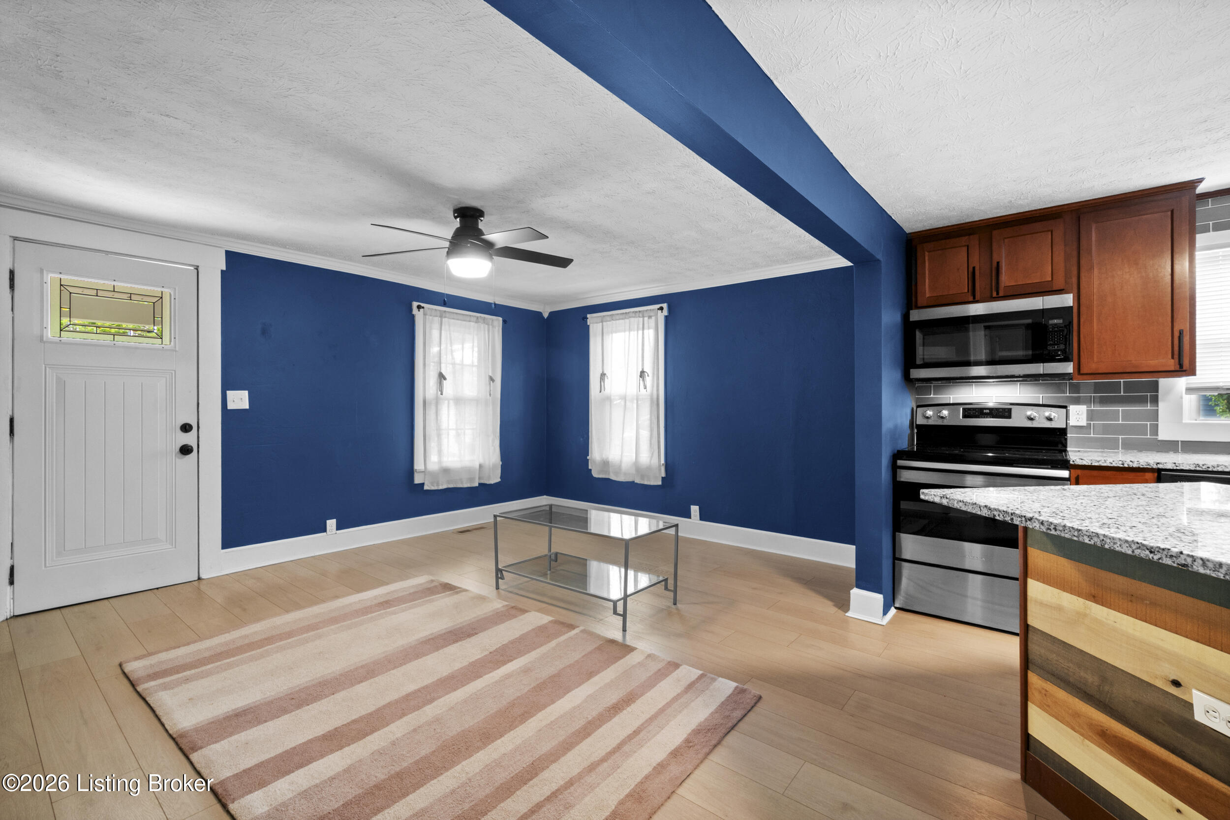 840 E Walnut St Property Photo 8