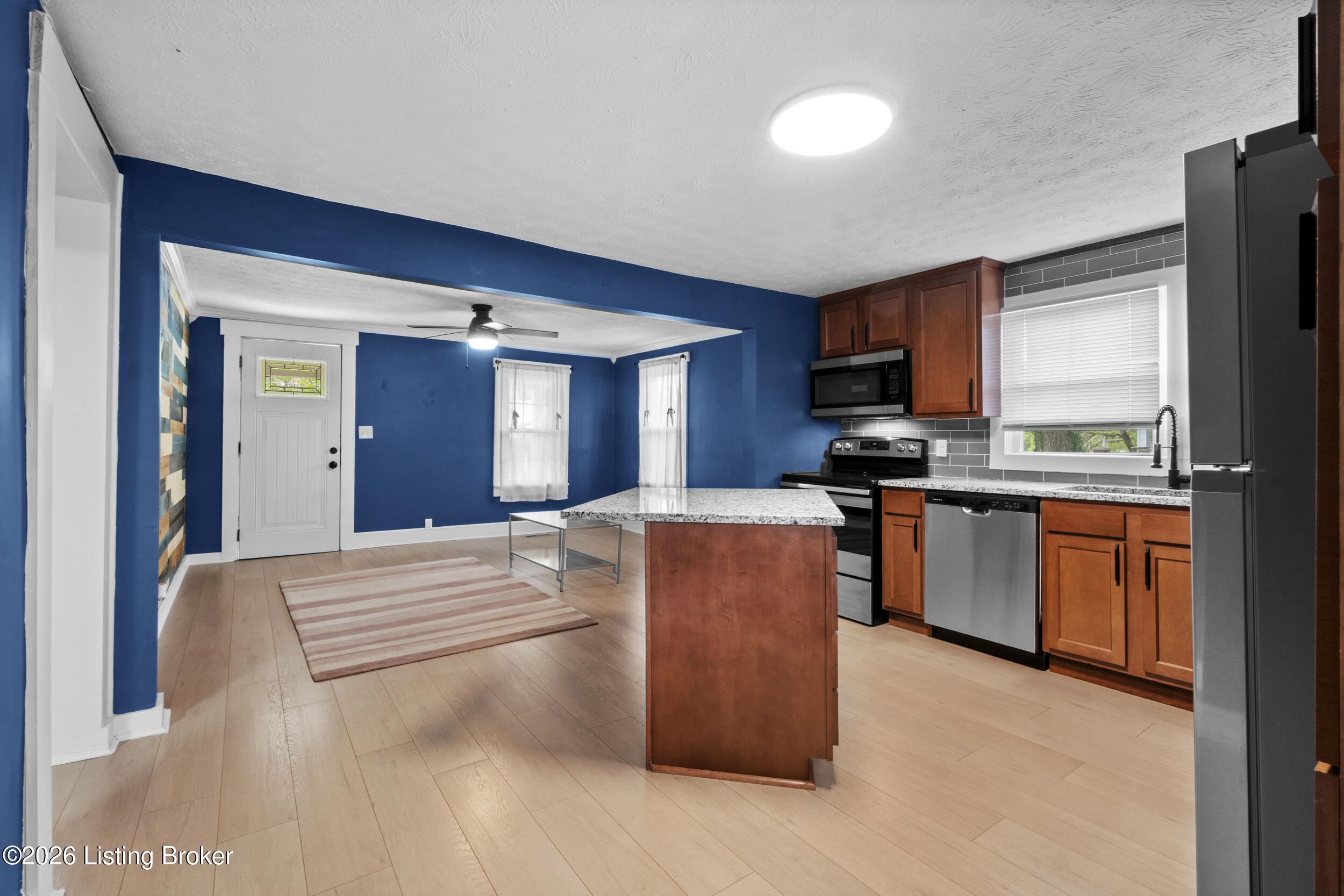 840 E Walnut St Property Photo 12