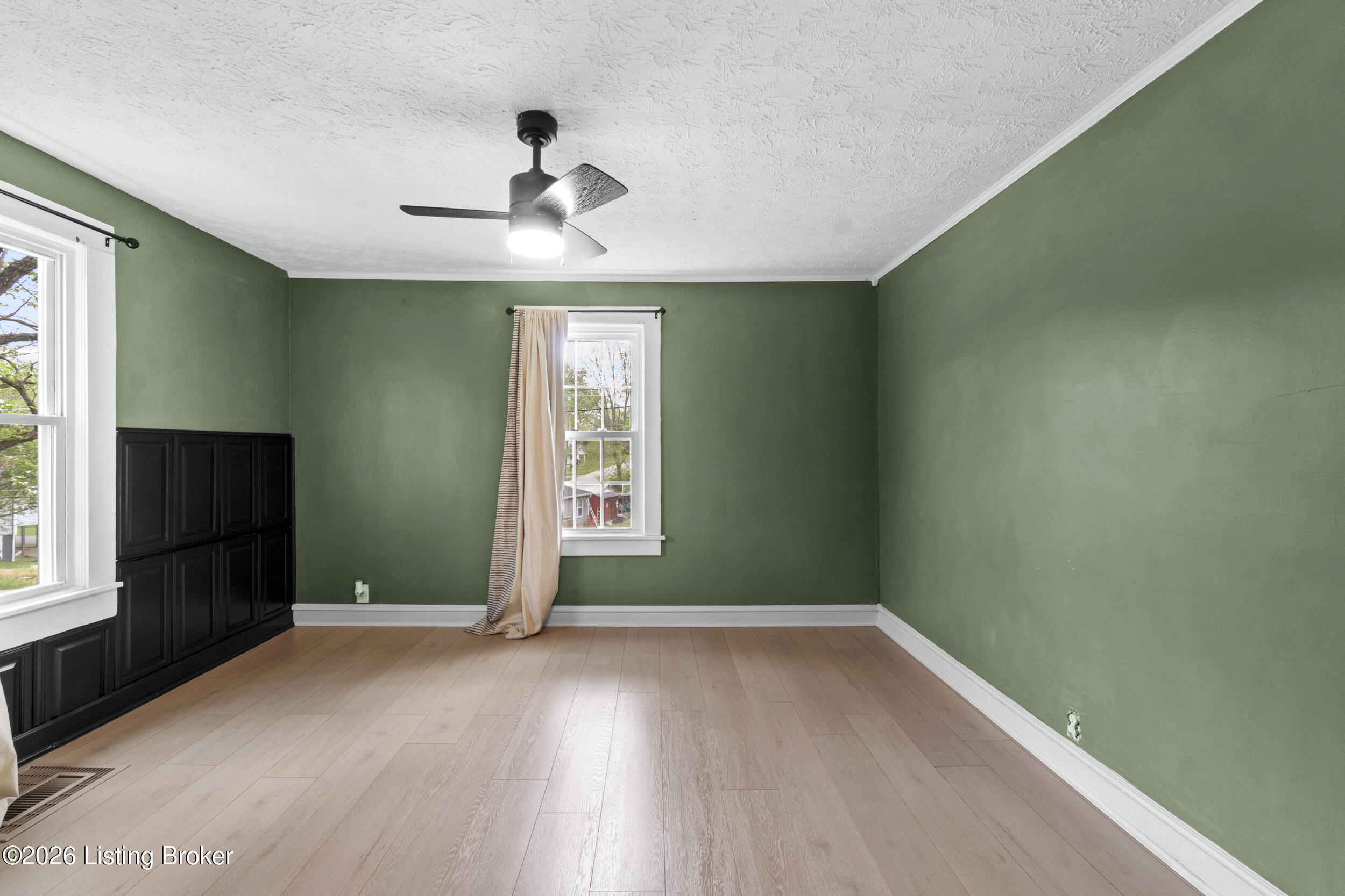 840 E Walnut St Property Photo 22