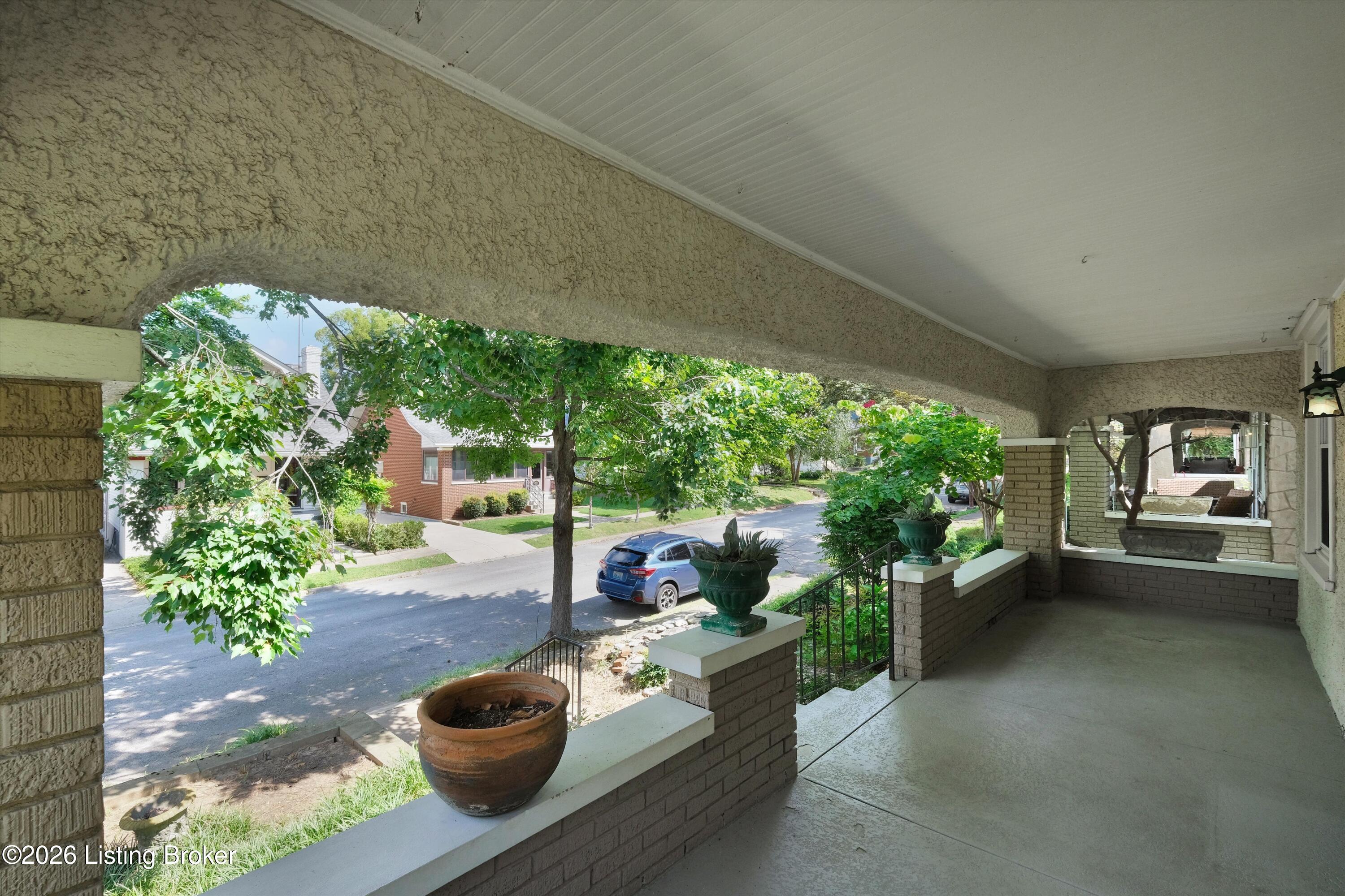 2216 Eastview Ave Property Photo 3