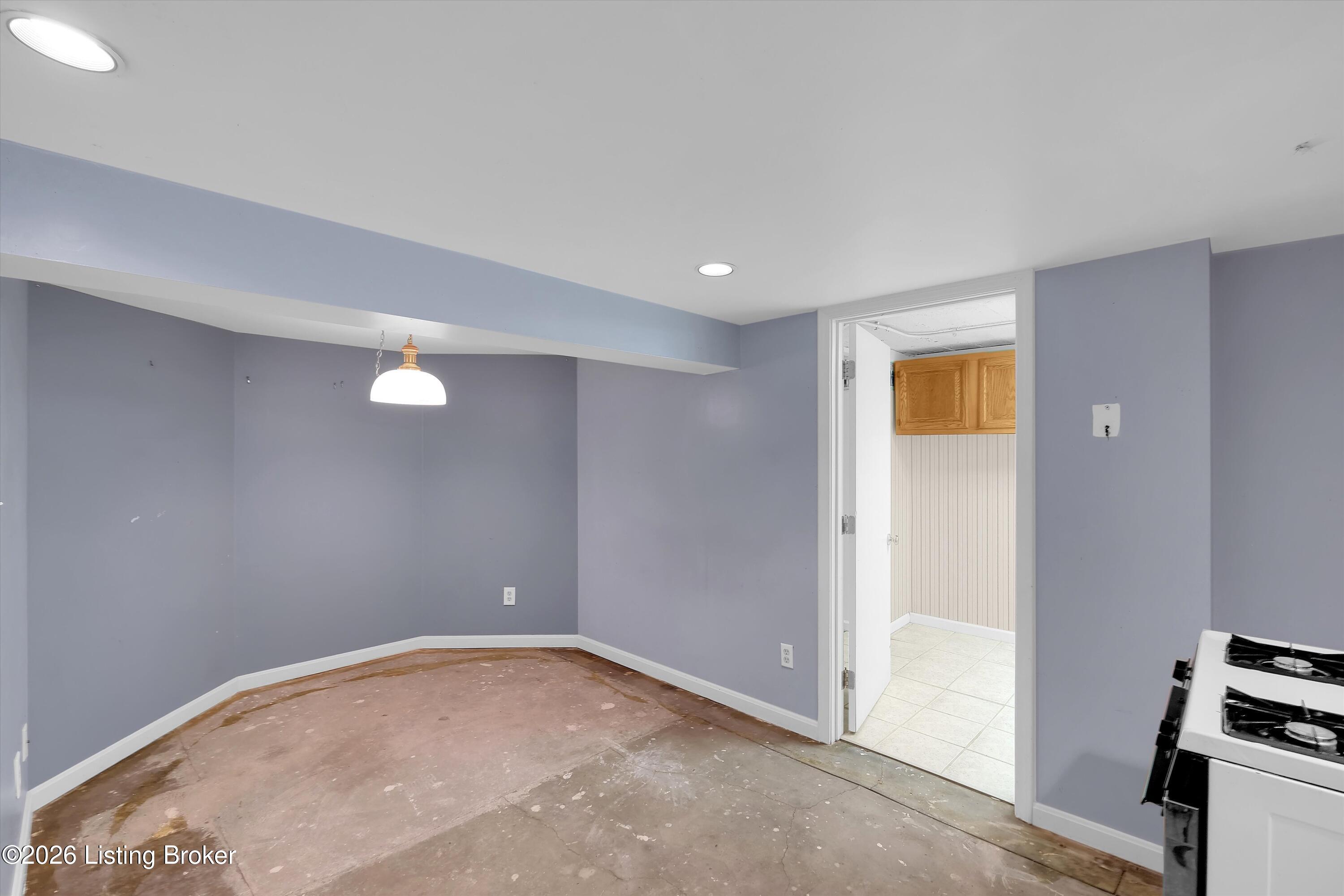 2216 Eastview Ave Property Photo 34