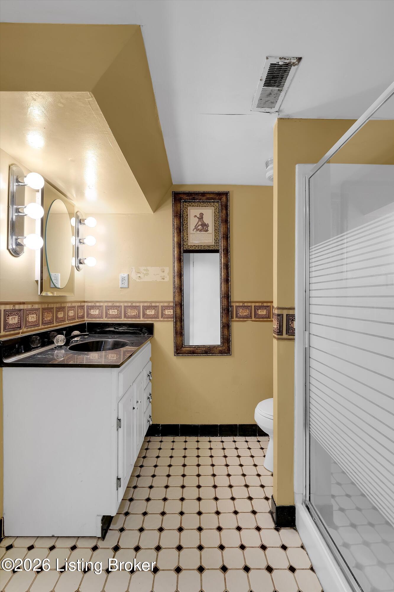 2216 Eastview Ave Property Photo 36
