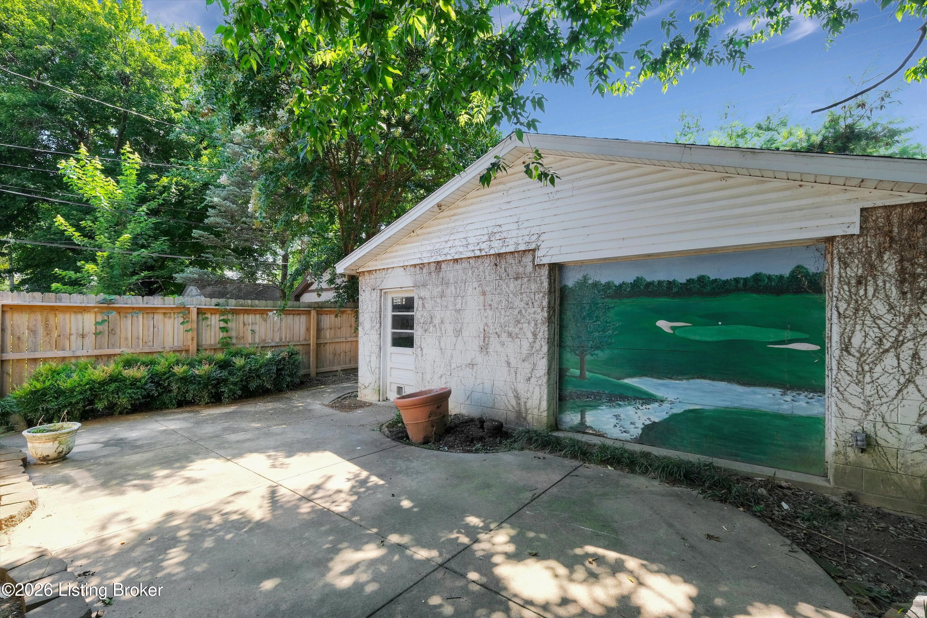2216 Eastview Ave Property Photo 37