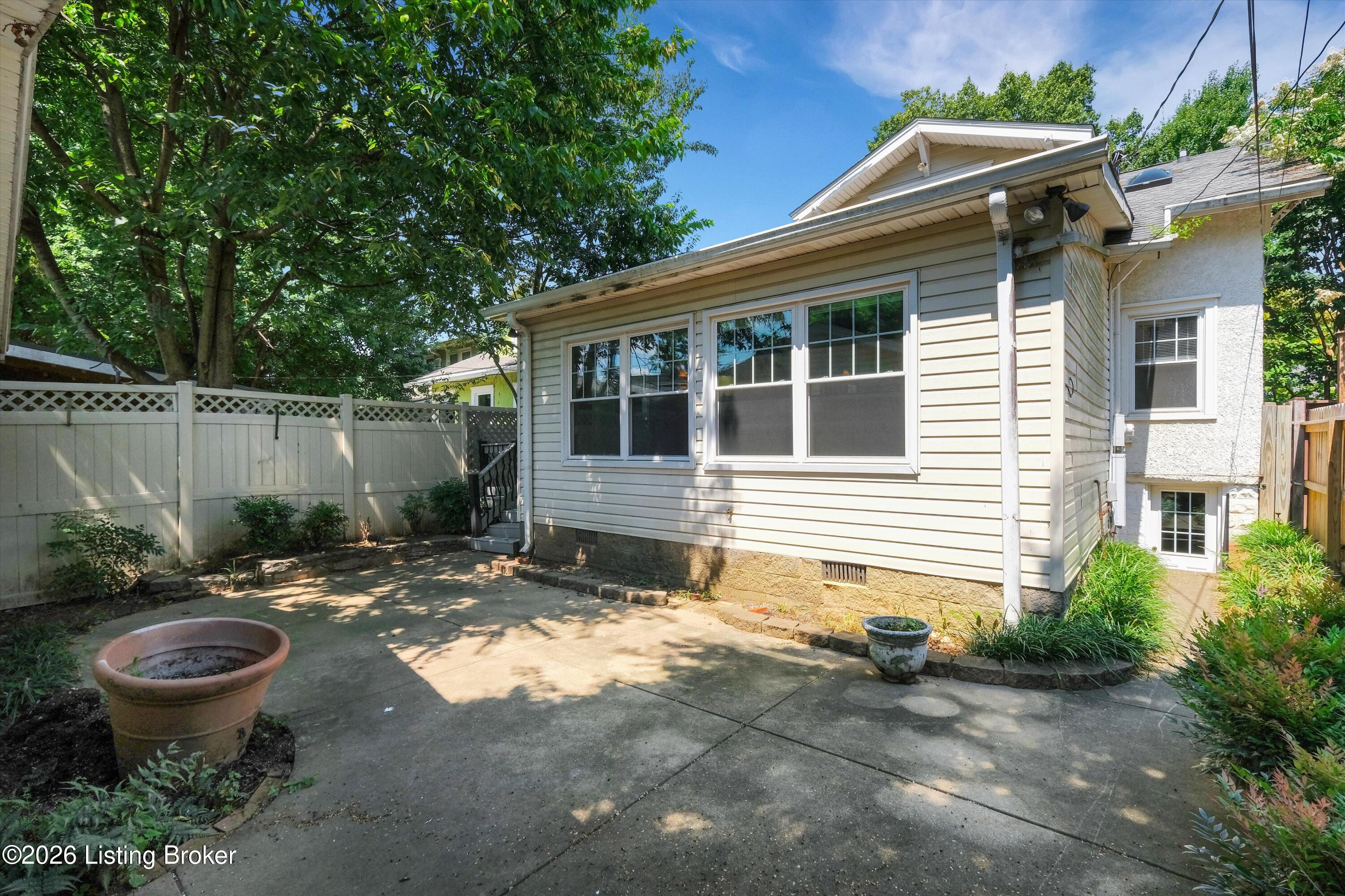 2216 Eastview Ave Property Photo 38