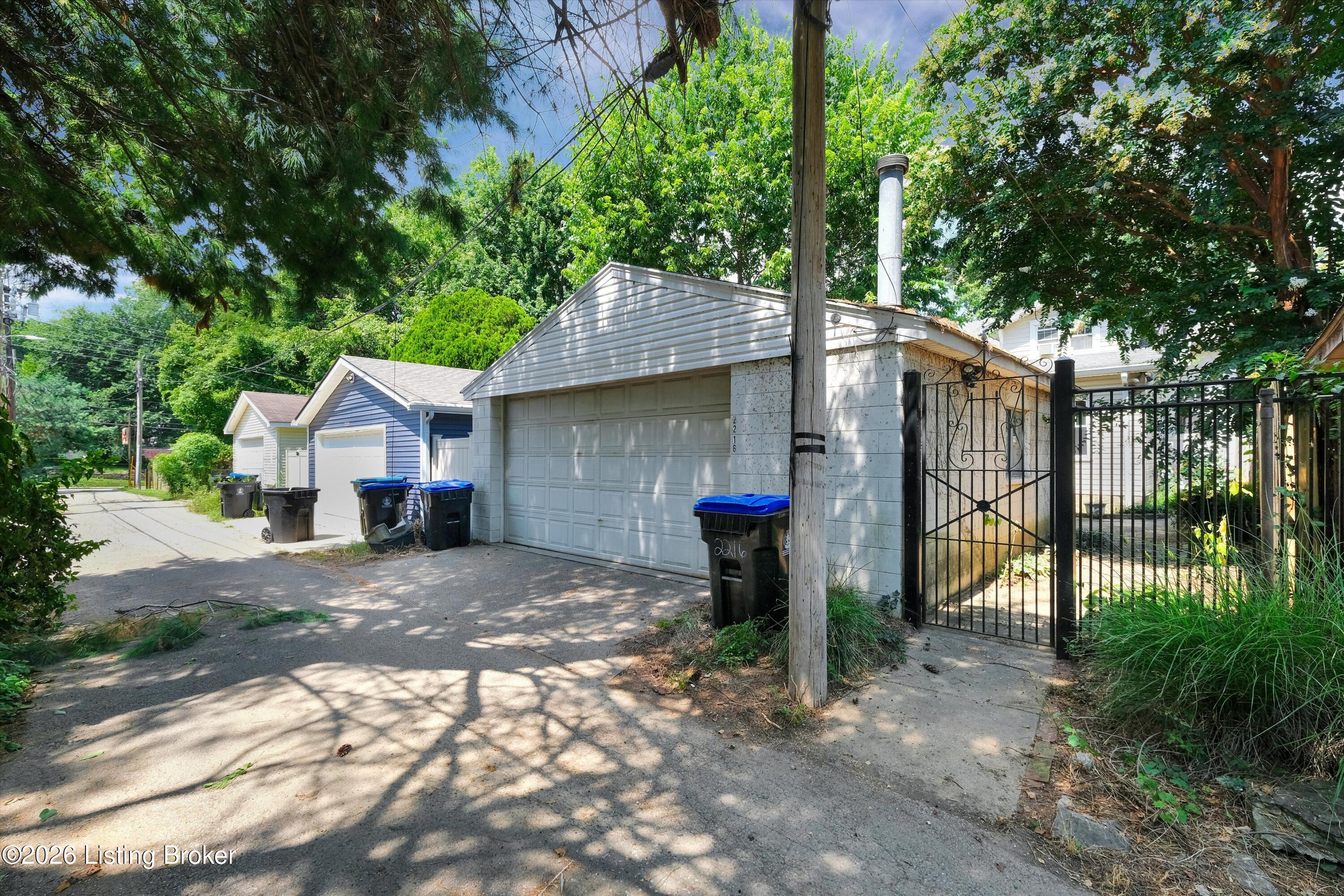 2216 Eastview Ave Property Photo 42