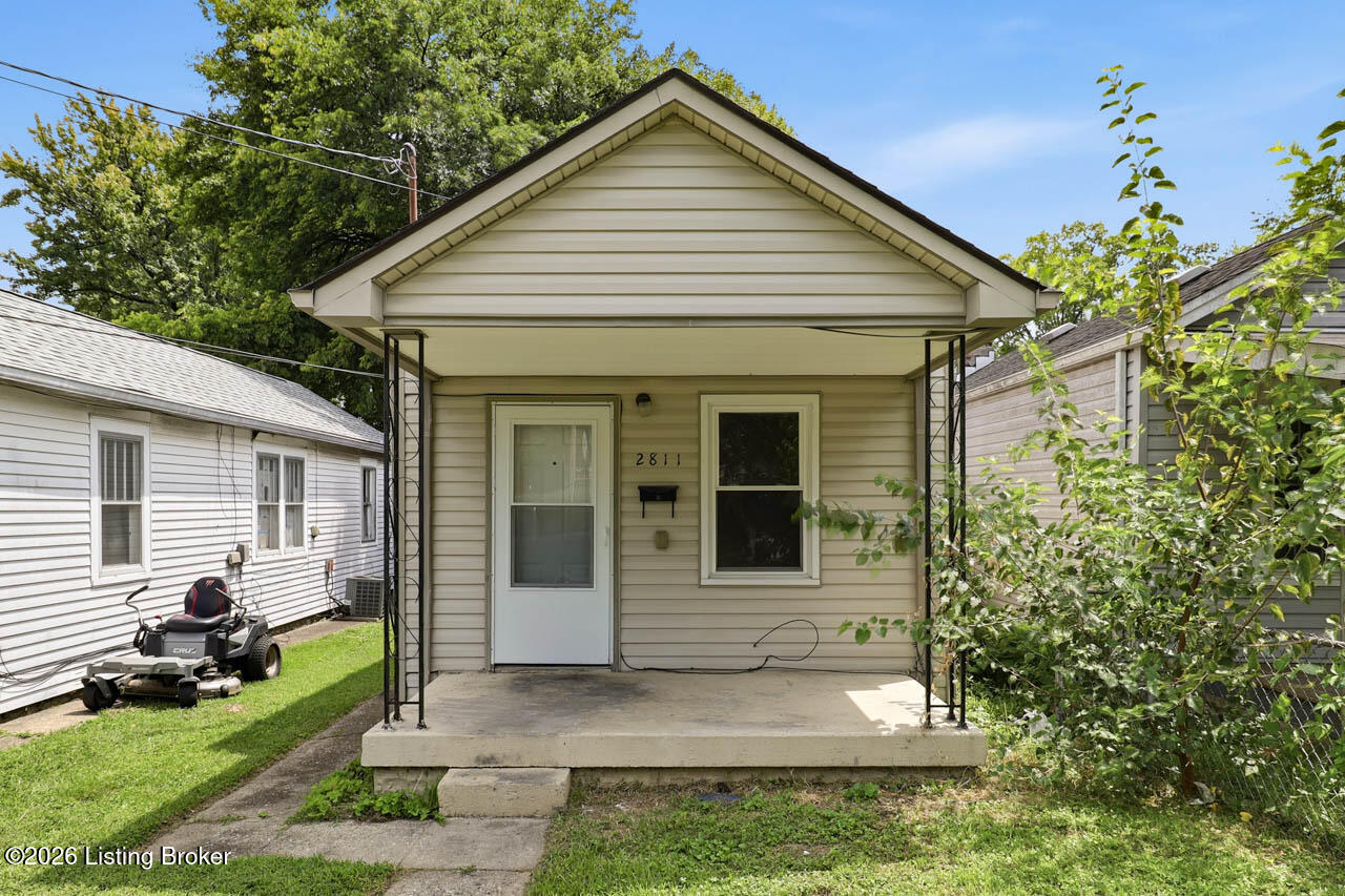 2811 Montana Ave Property Photo 1
