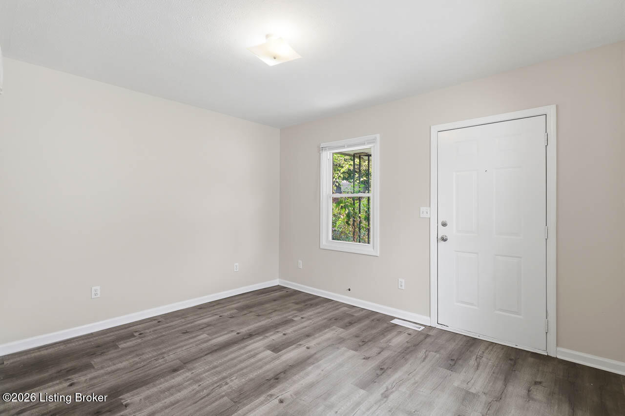 2811 Montana Ave Property Photo 3