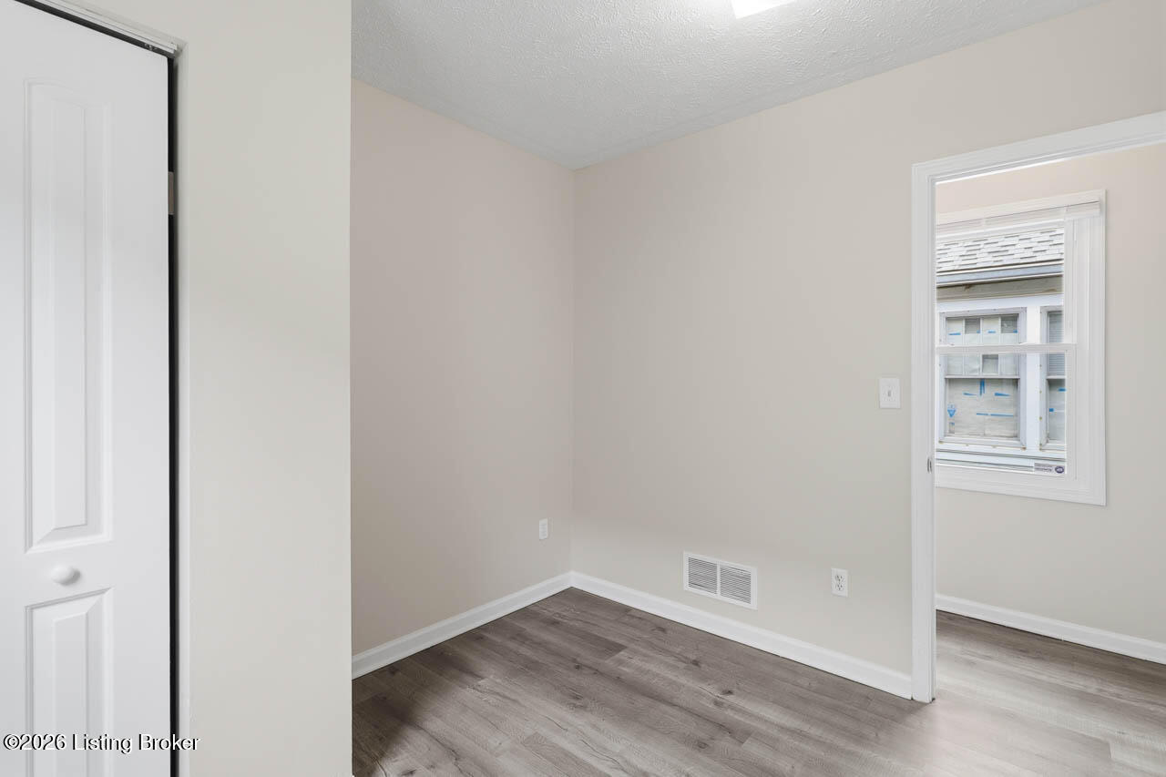 2811 Montana Ave Property Photo 6