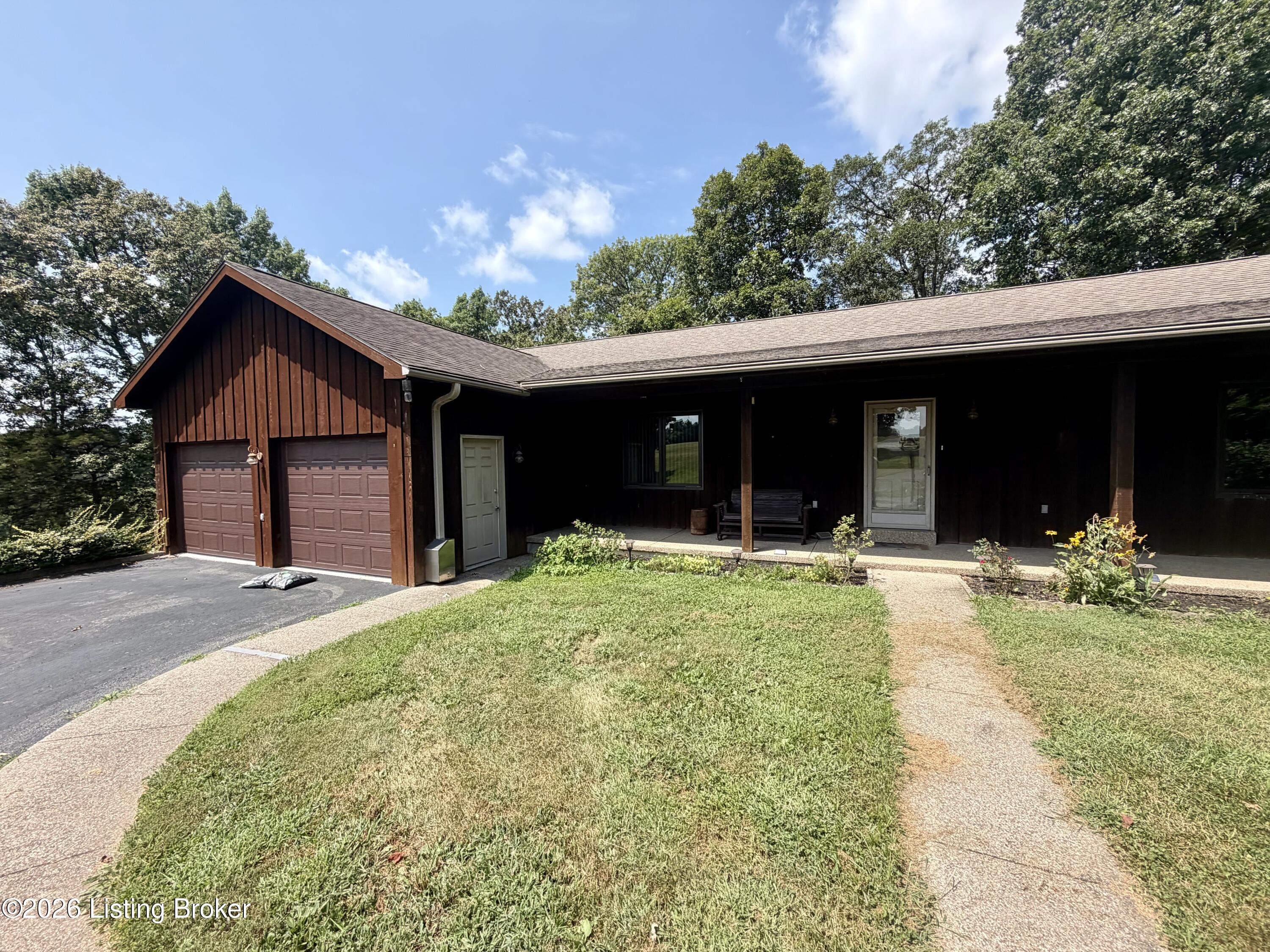 7296 Bardstown Rd Property Photo 4