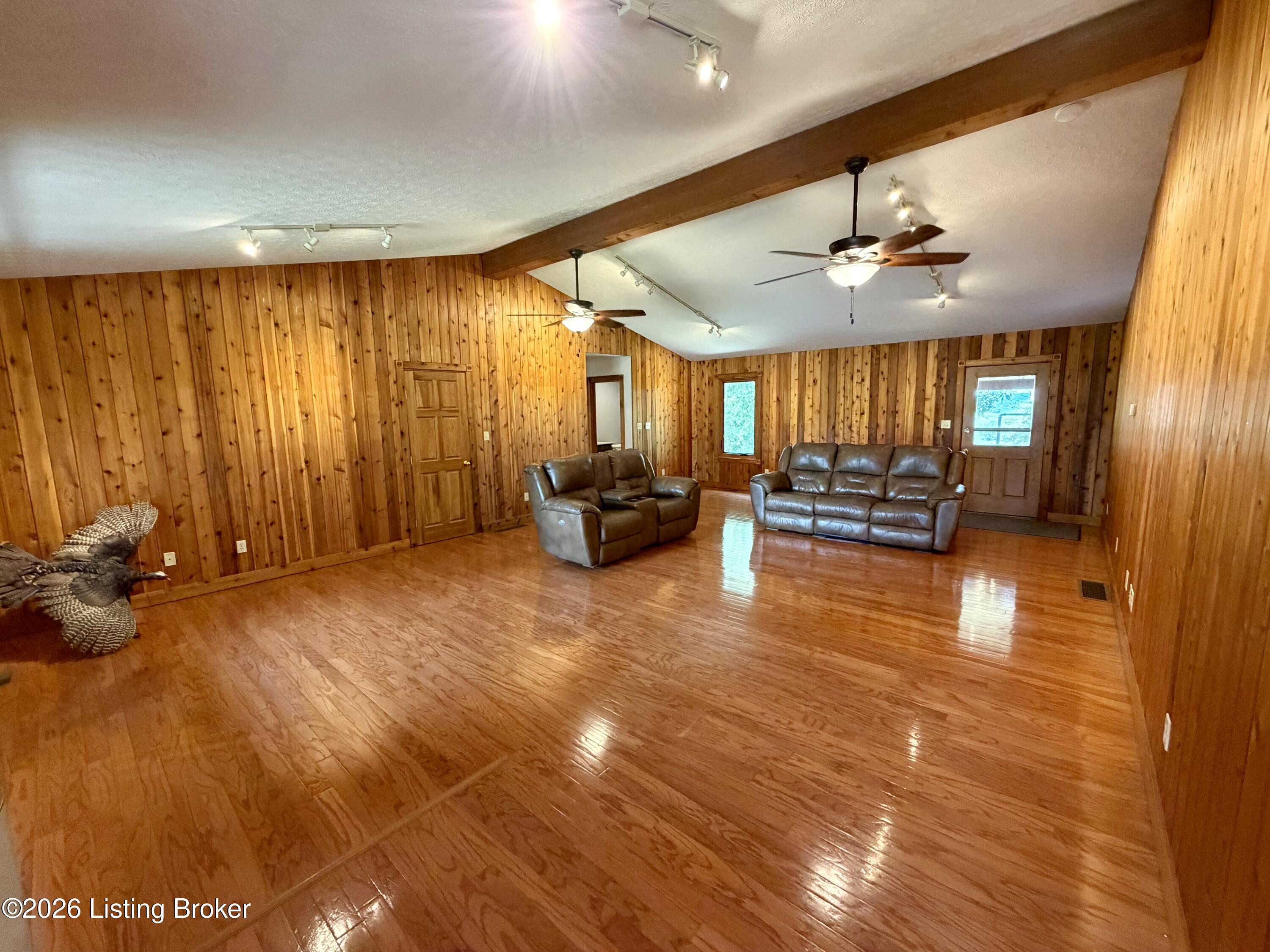 7296 Bardstown Rd Property Photo 6