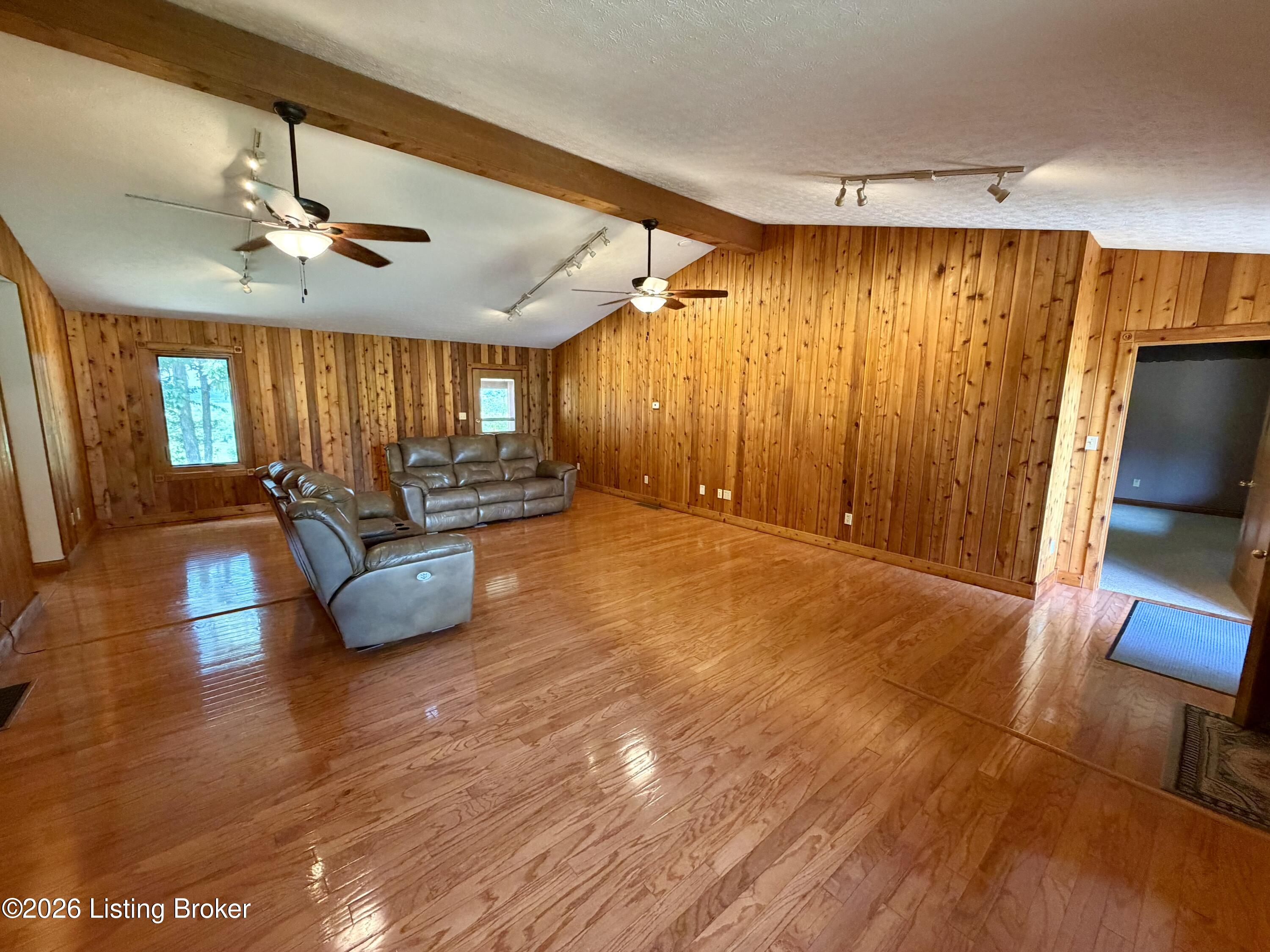 7296 Bardstown Rd Property Photo 7