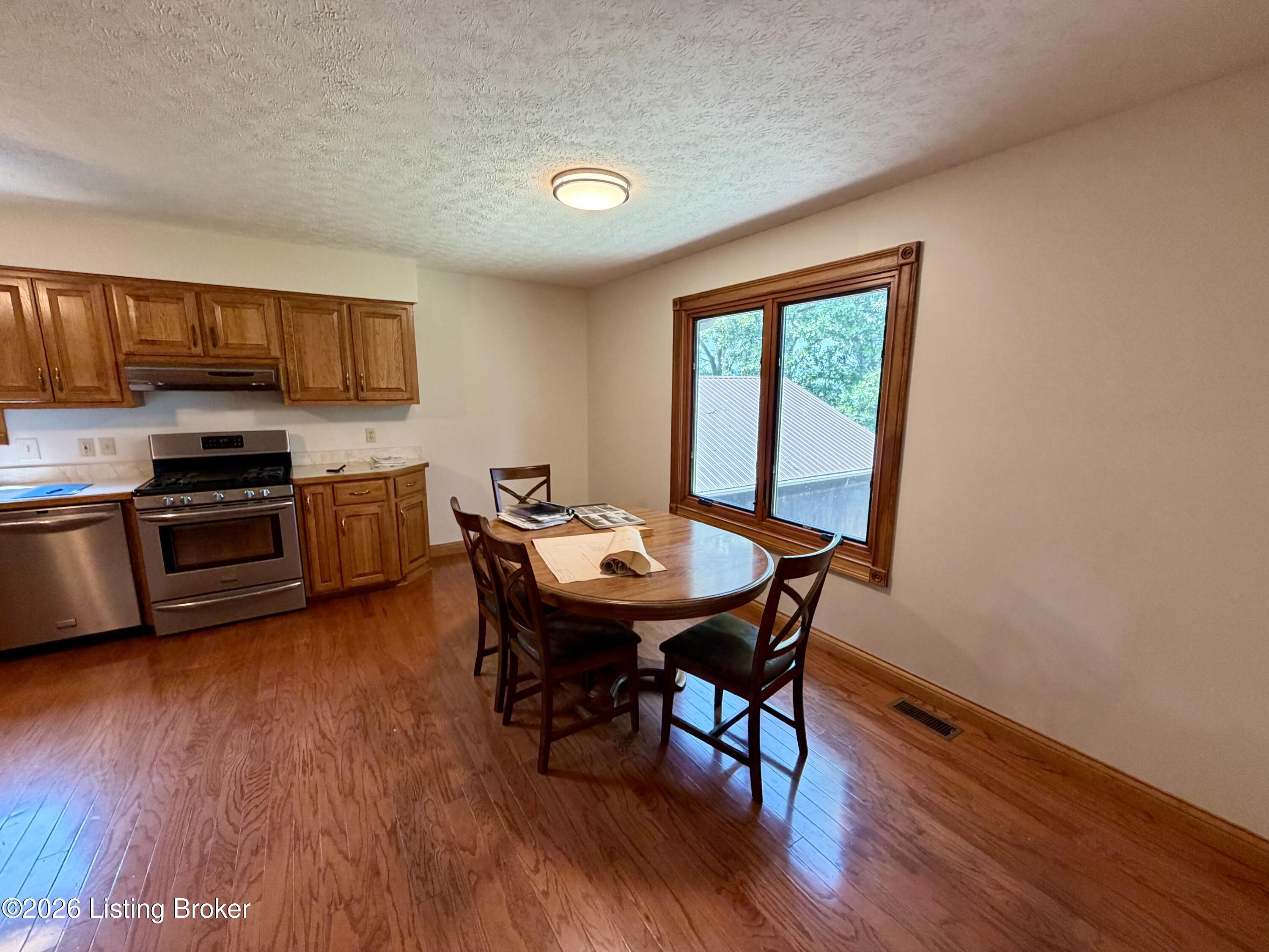 7296 Bardstown Rd Property Photo 12