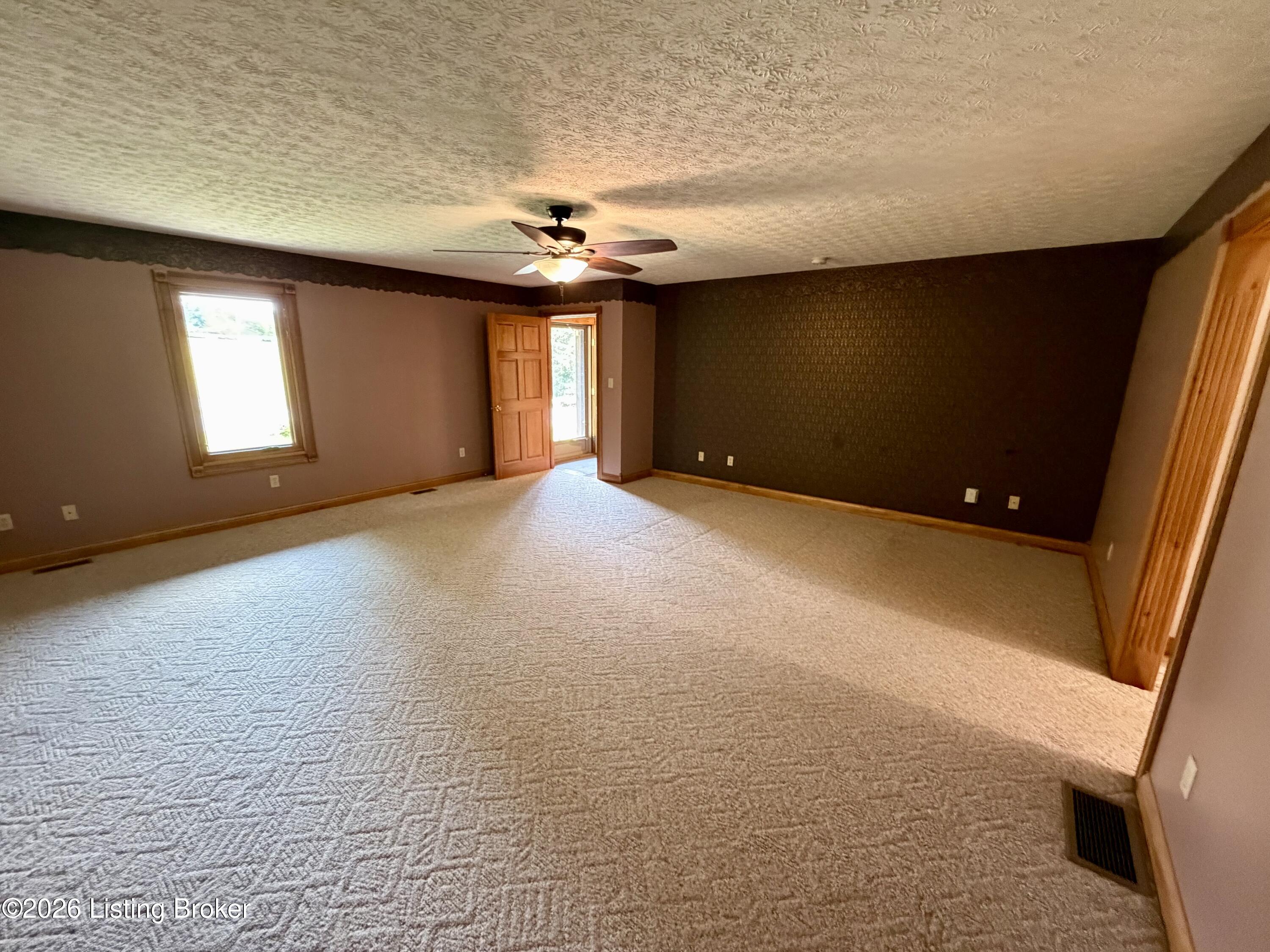 7296 Bardstown Rd Property Photo 18