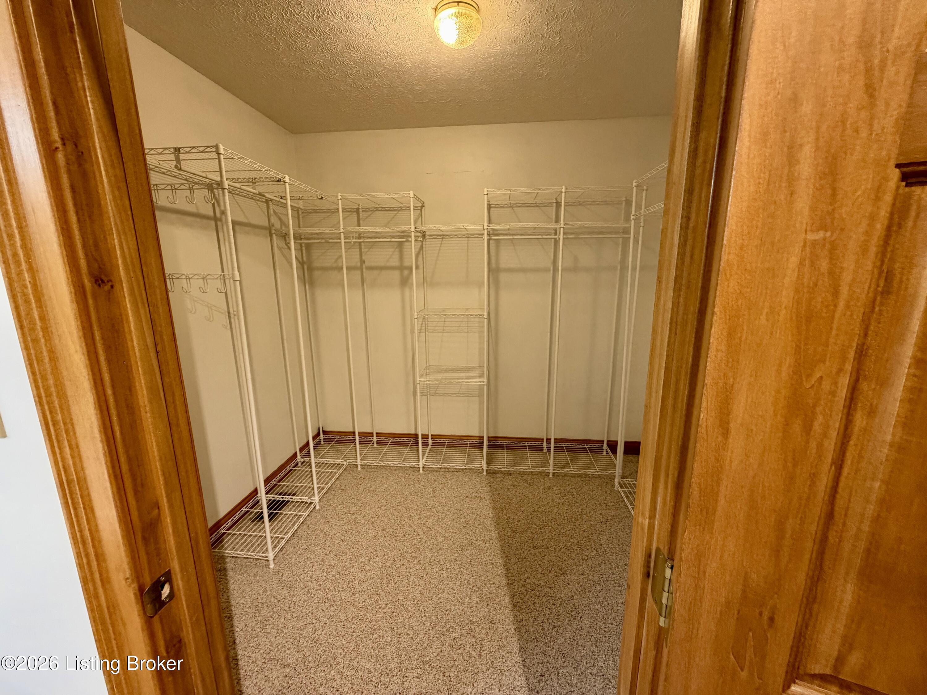 7296 Bardstown Rd Property Photo 21