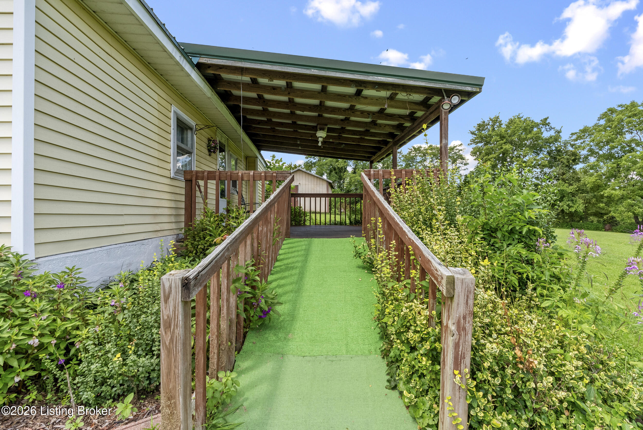 2411 Van Buren Rd Property Photo 6