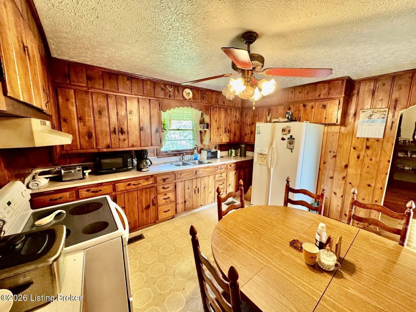 1232 Perryville Rd Property Photo 4