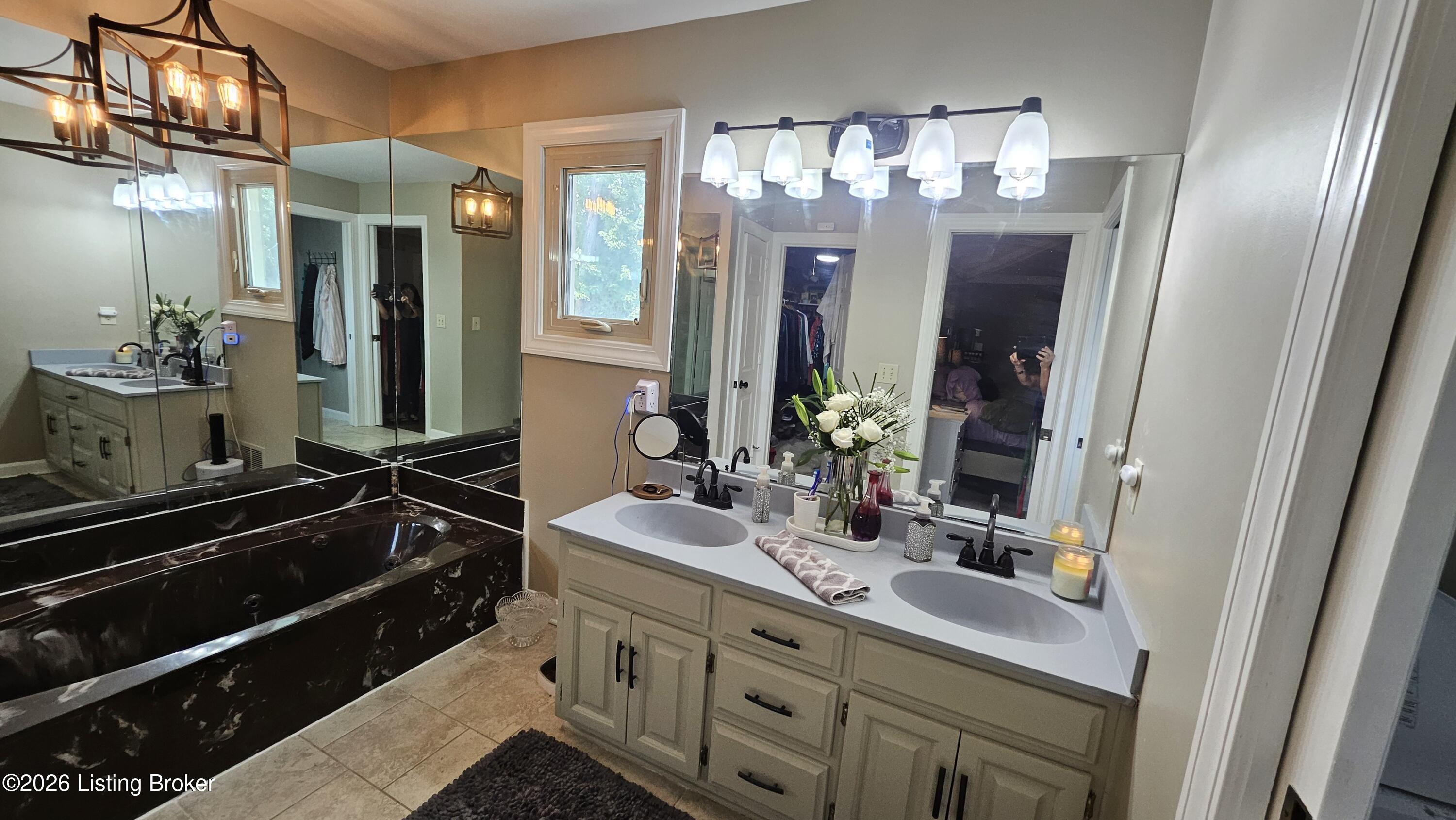9214 Woodhurst Ct Property Photo 31